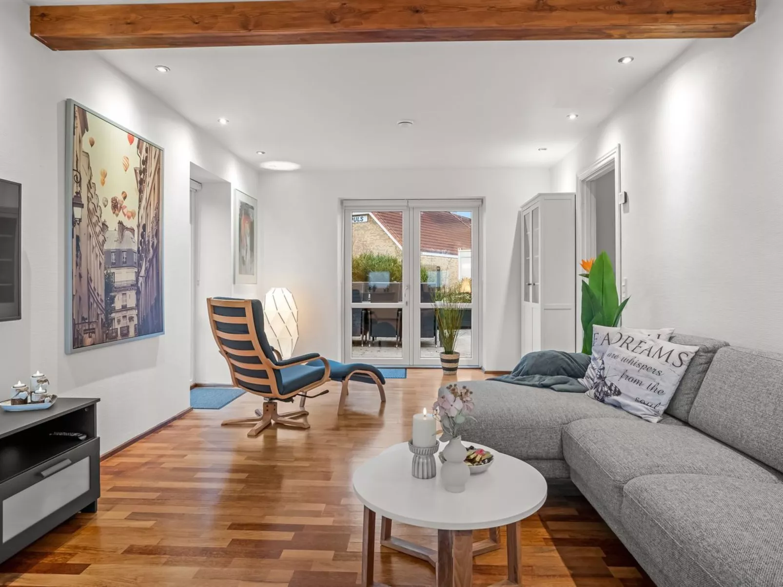 "Elene" -  from the sea - Binnen