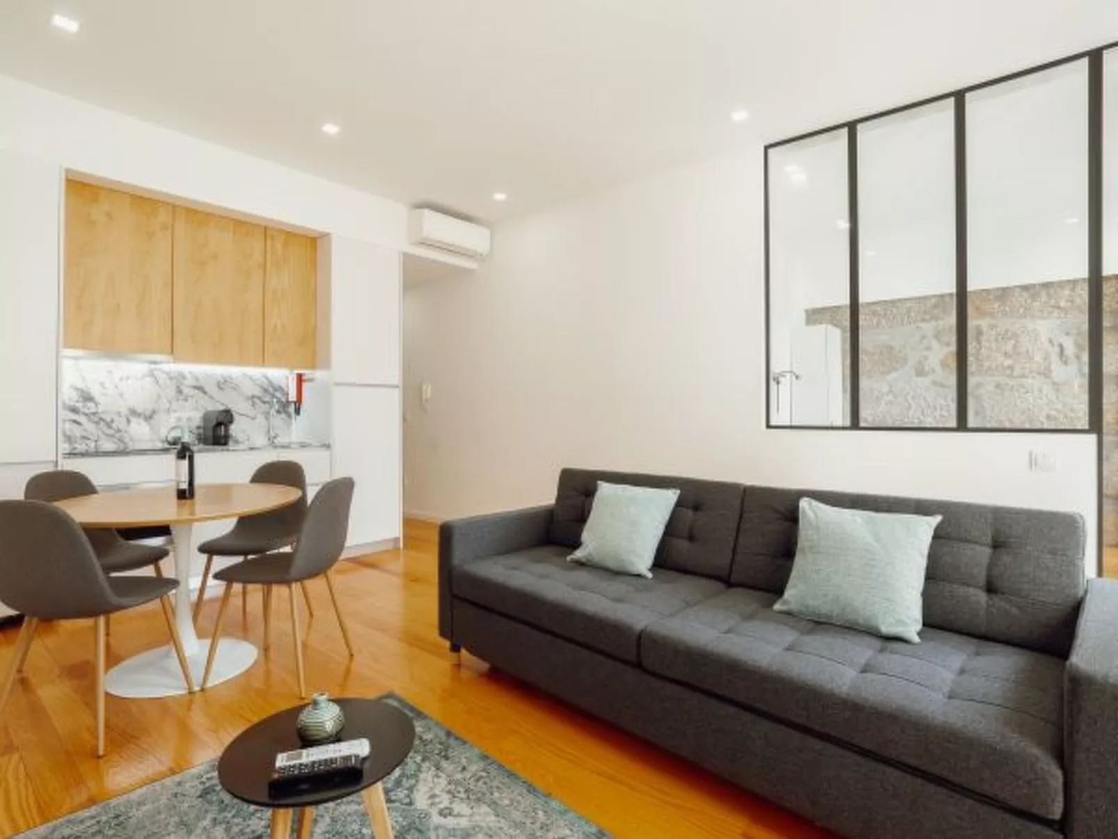 COURTYARD OPORTO DESIGN APARTMENT C WITH TERRACE - Binnen