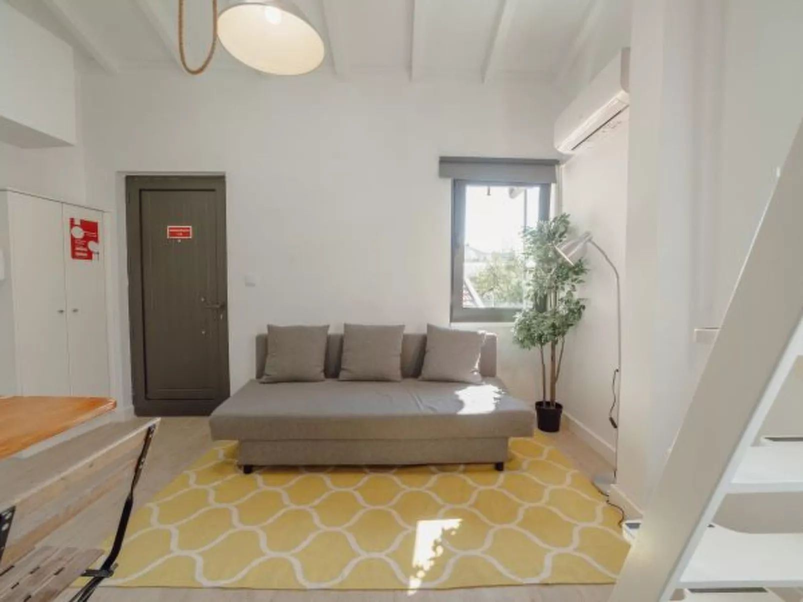 MEZZANINE STYLISH APARTMENT P by VACATIONY - Binnen