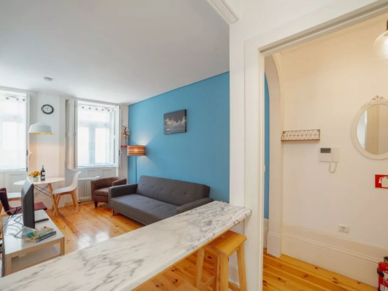 DOWNTOWN CHARMING by VACATIONY - Binnen