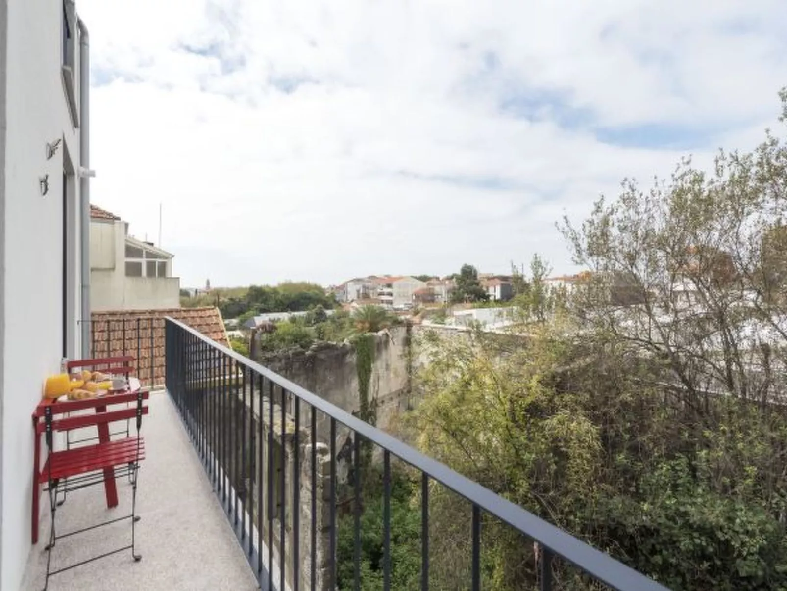 DOWNTOWN BRIGHT & BALCONY APARTMENT by VACATIONY - Buiten