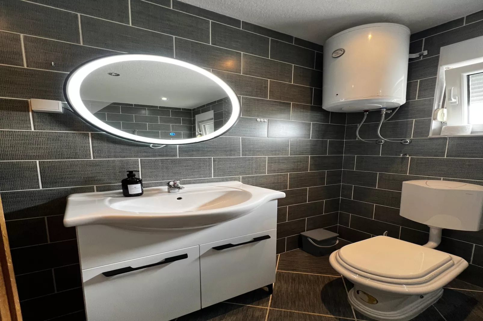 Apartment Lavaran 6 - Badkamer