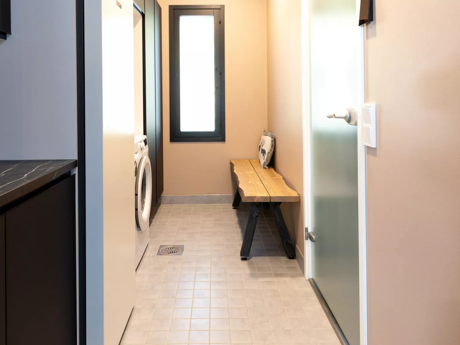 Saanan helmi - Binnen