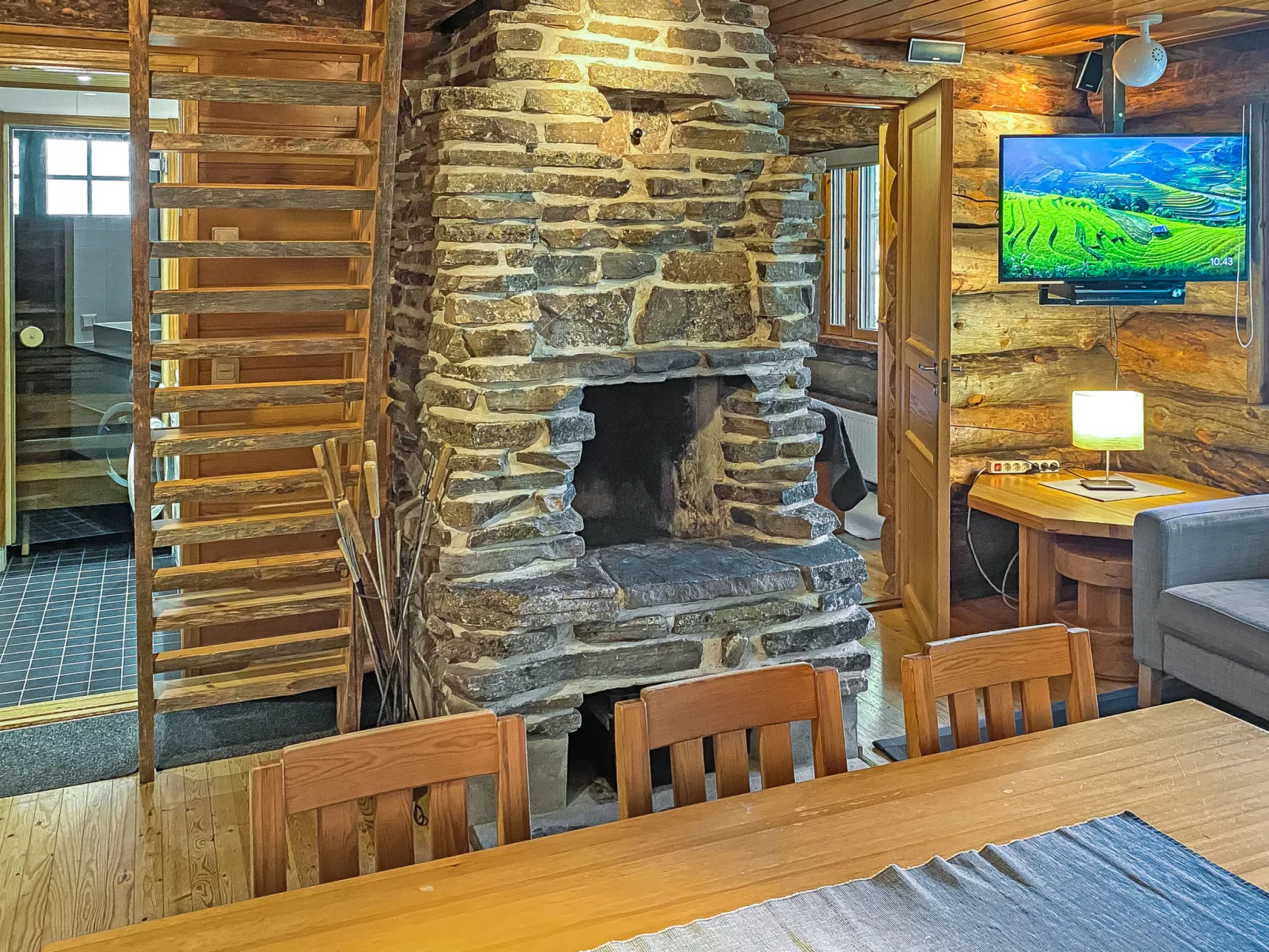 Kuusi-ruka 6 - Binnen