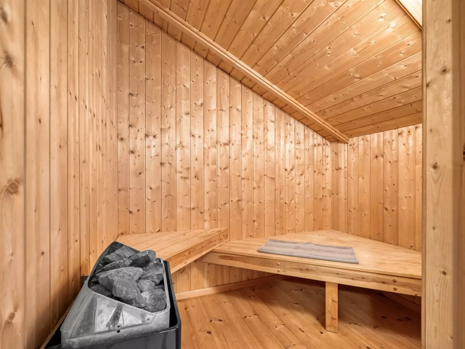 "Kuisma" - 11km from the sea - Binnen