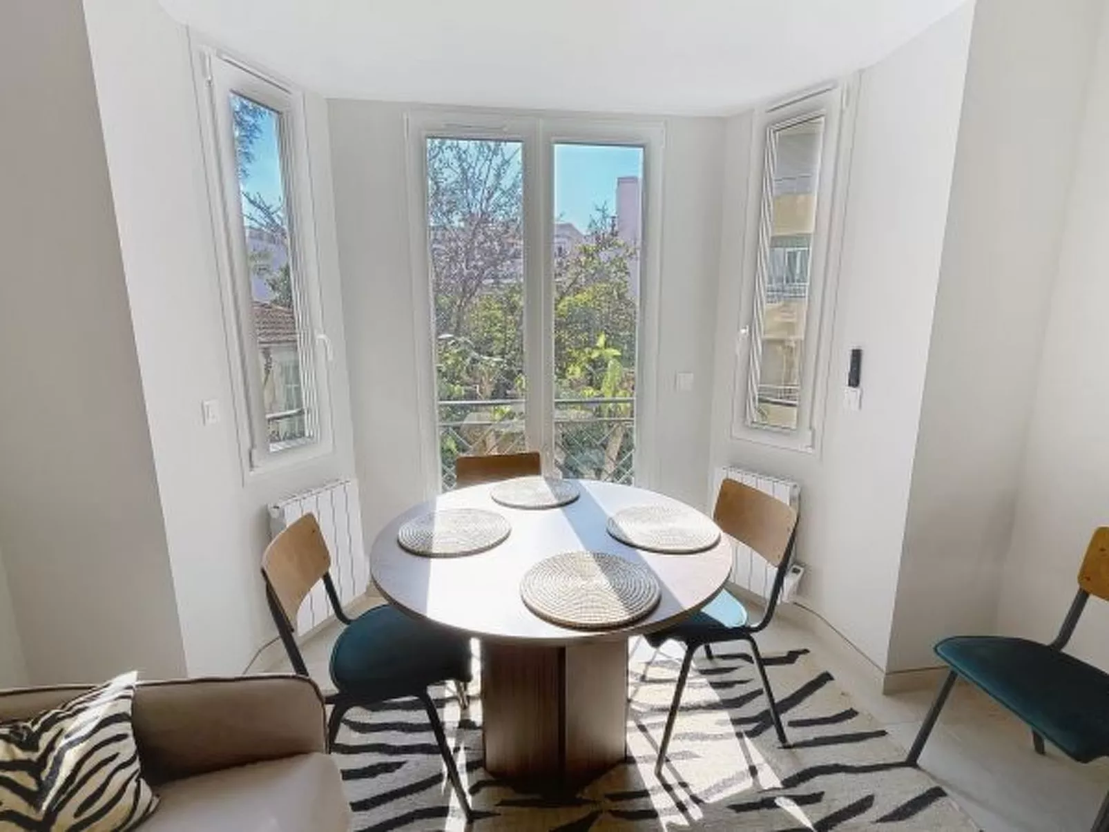 Lovely 1 bedroom Pasteur  246 - Image-tags.info