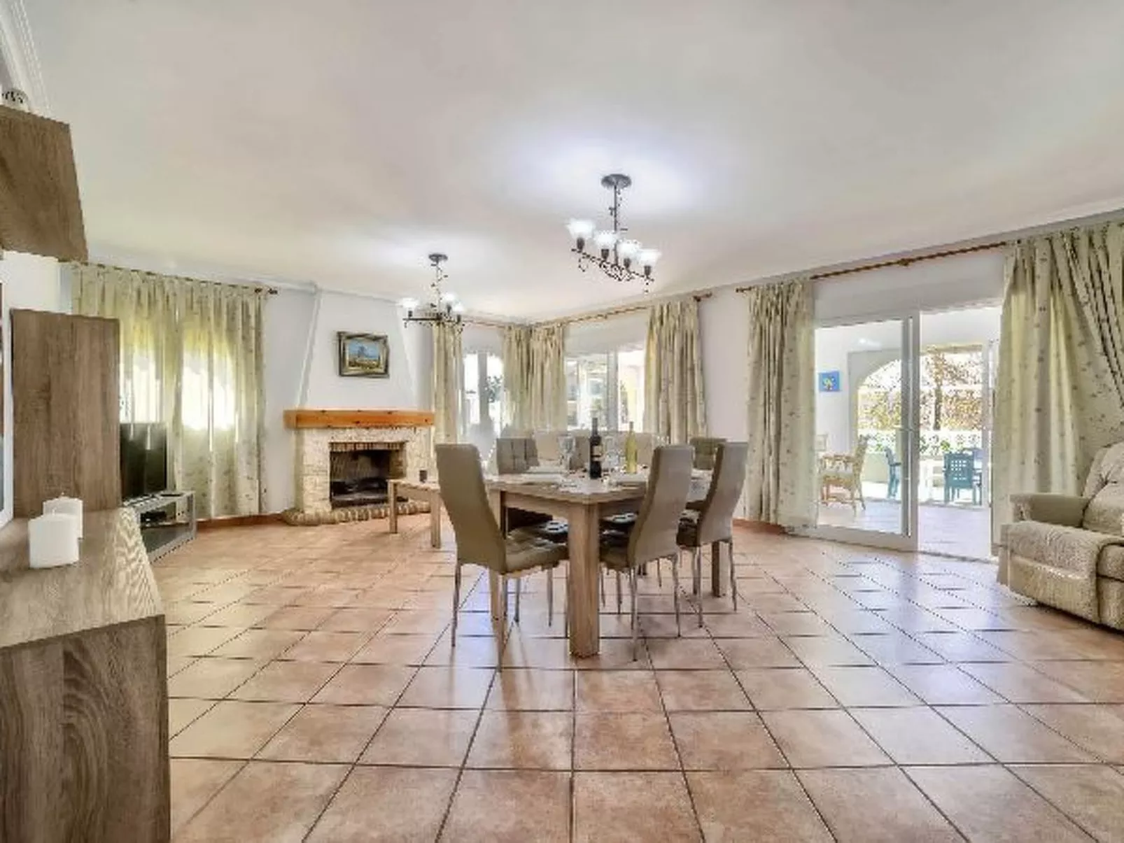 Villa Alaska - PlusHolidays - Image-tags.info