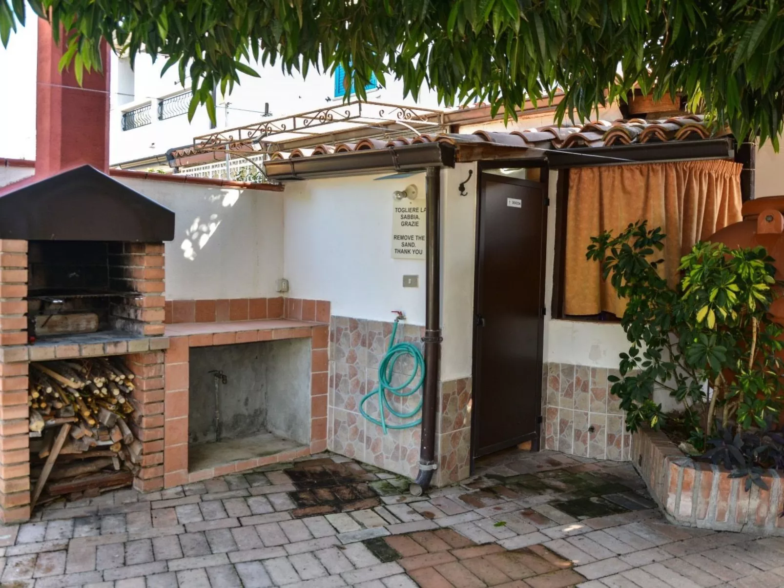 Gästezimmer 'Room' mit Grill - Image-tags.info