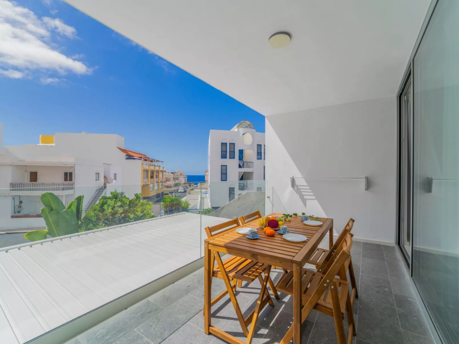 Schönes Appartement Pool und Strand - Buiten