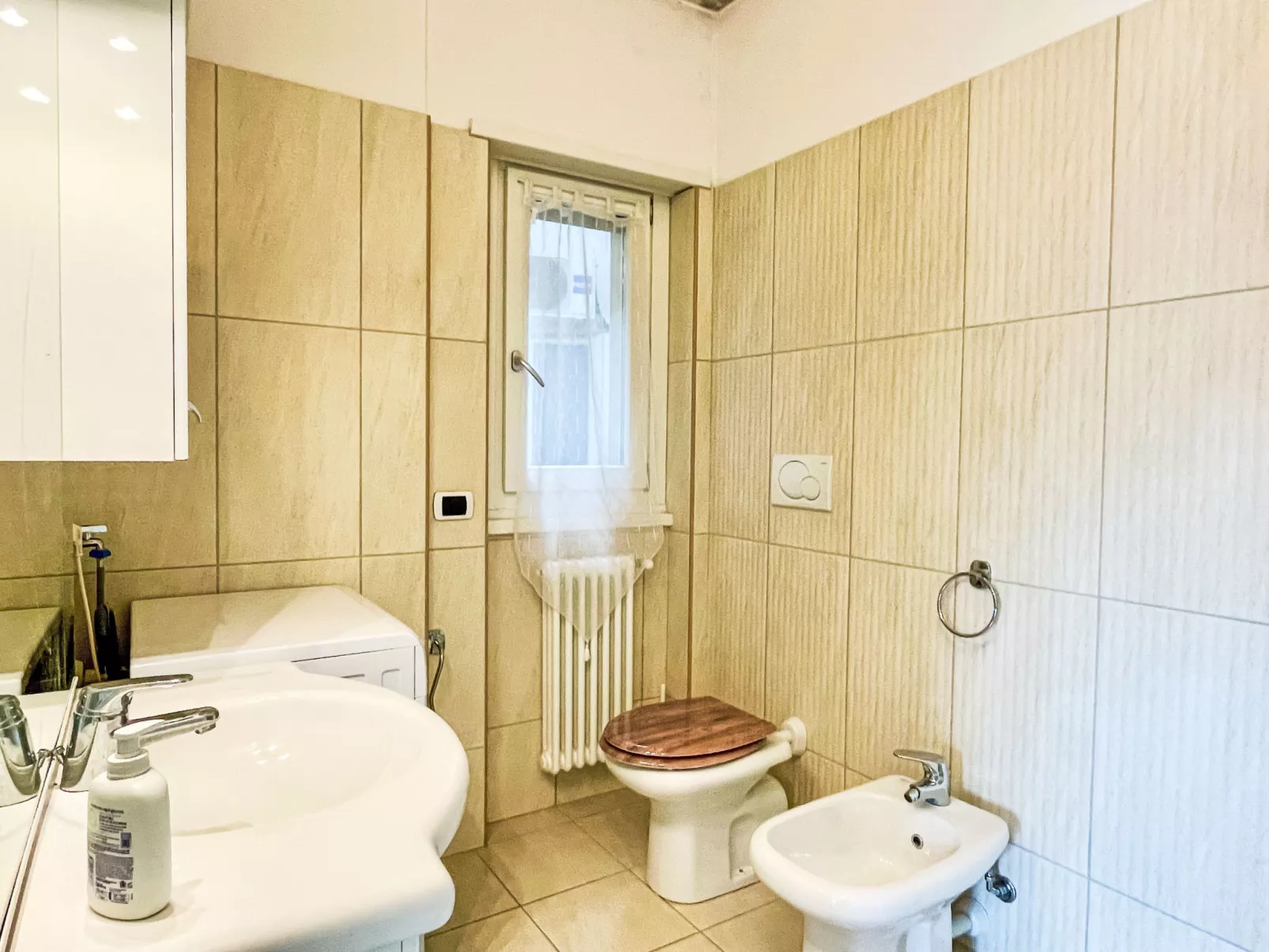 Sole e Fiori - Binnen