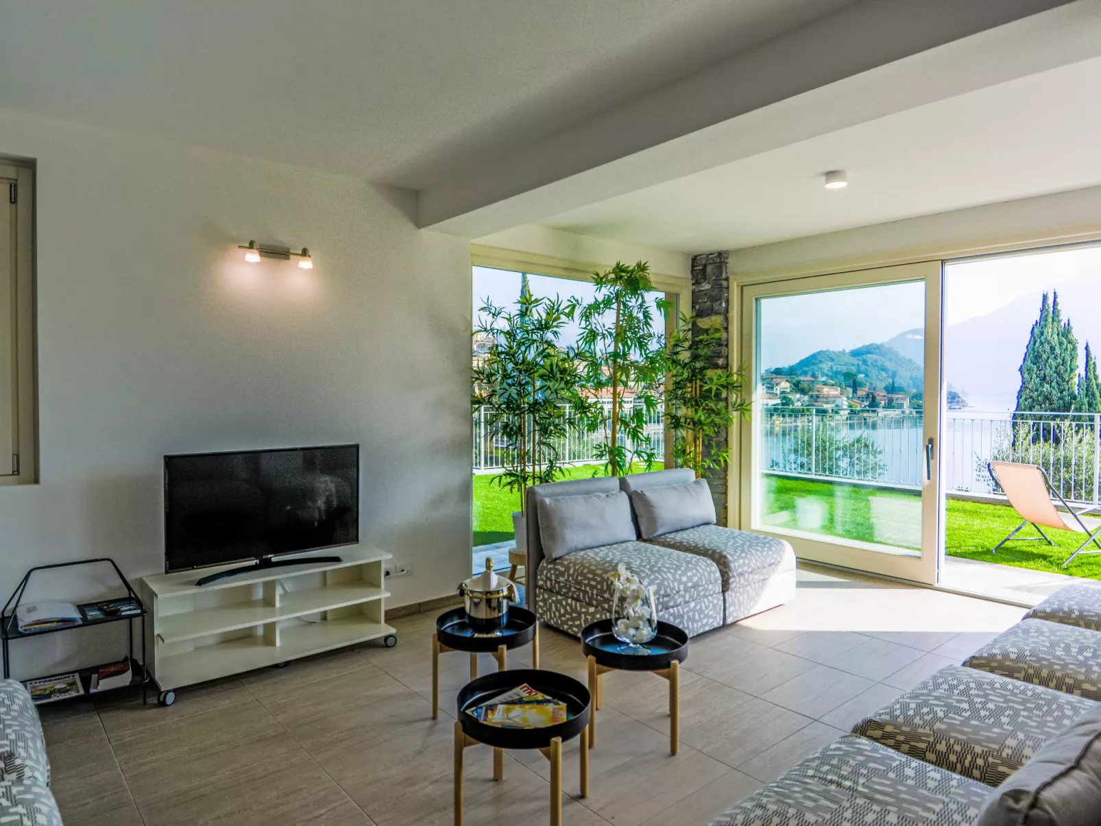 The View Lake Como - Binnen