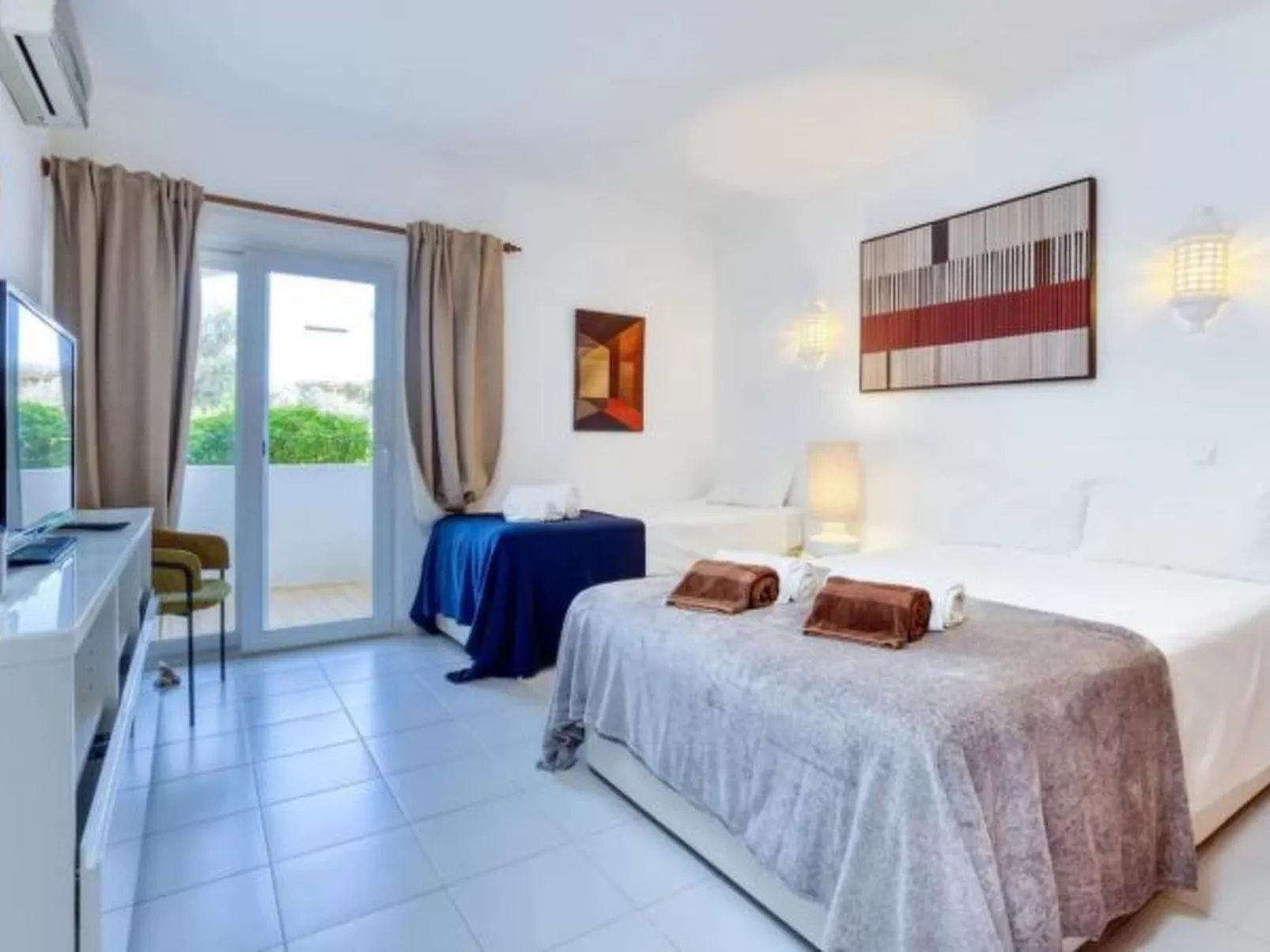 CARVOEIRO POOL HOUSE by VACATIONY - Binnen