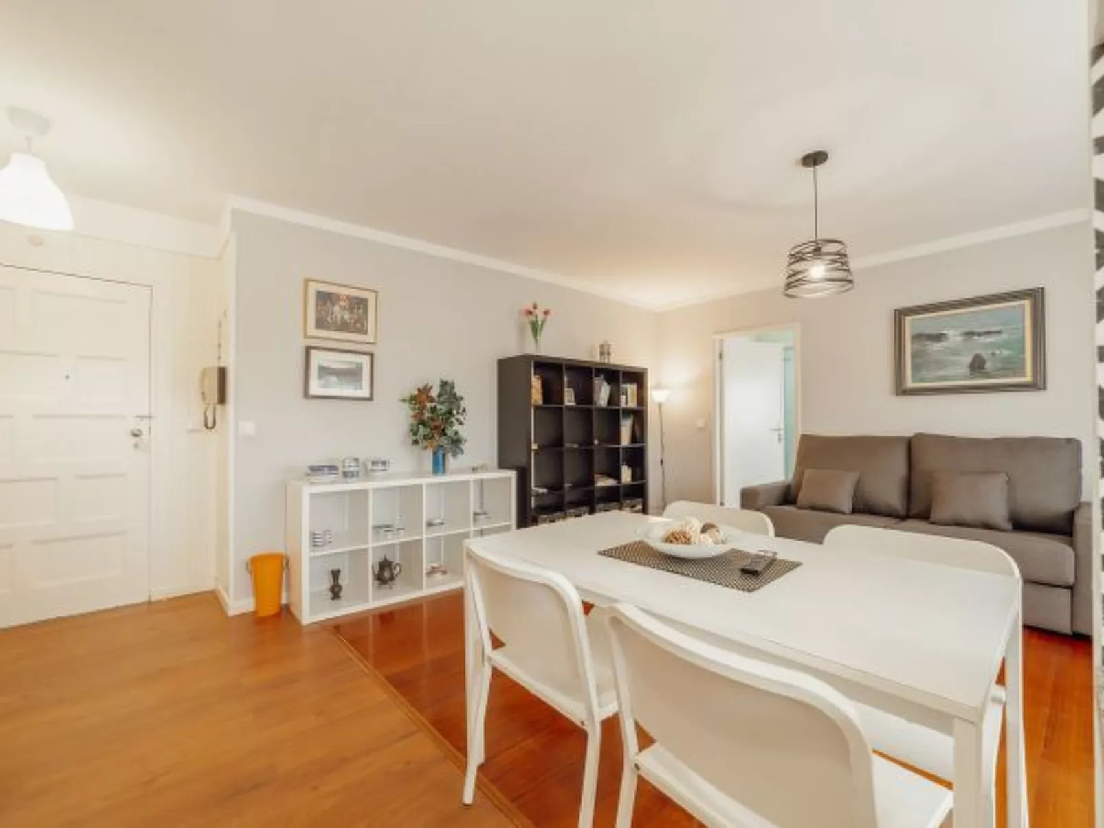 ESPINHO SEAWALK AND SEAVIEW by VACATIONY - Binnen