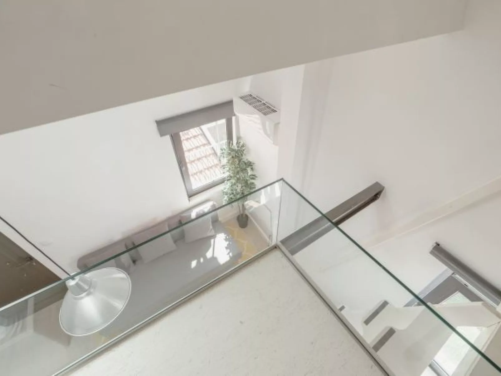 MEZZANINE STYLISH APARTMENT P by VACATIONY - Binnen