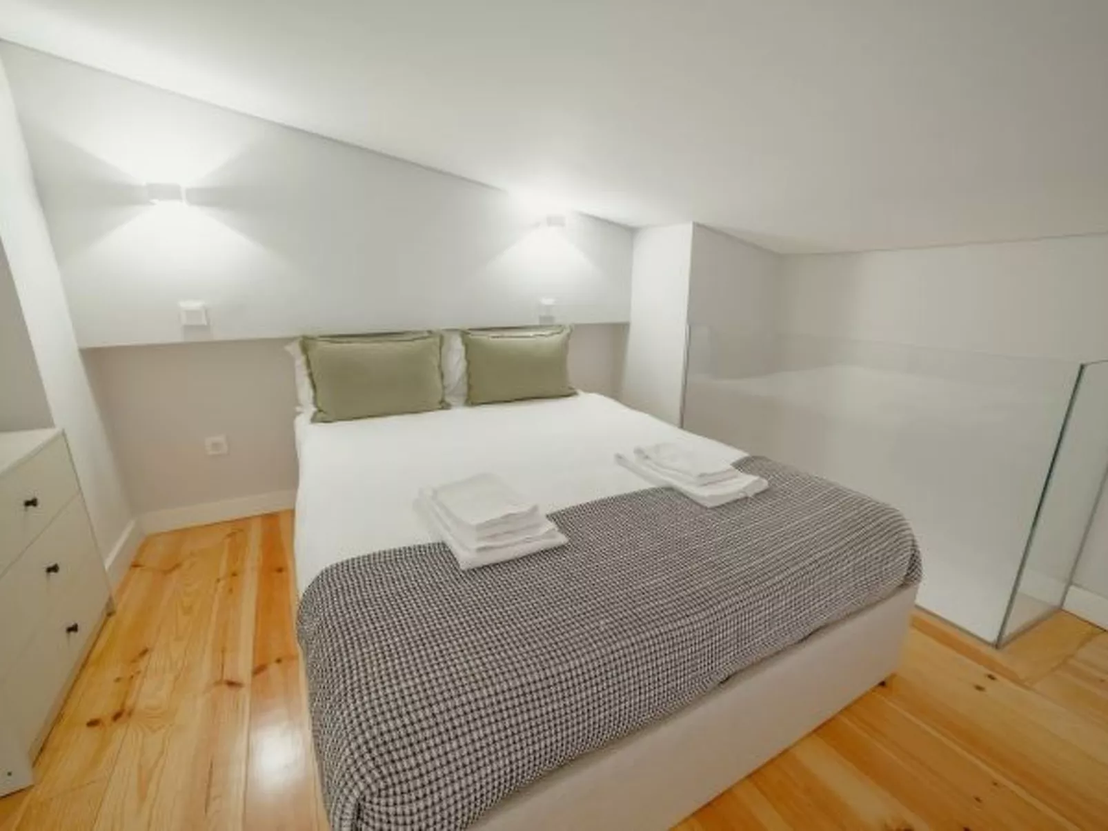 DOWNTOWN AMAZING DUPLEX by VACATIONY - Binnen