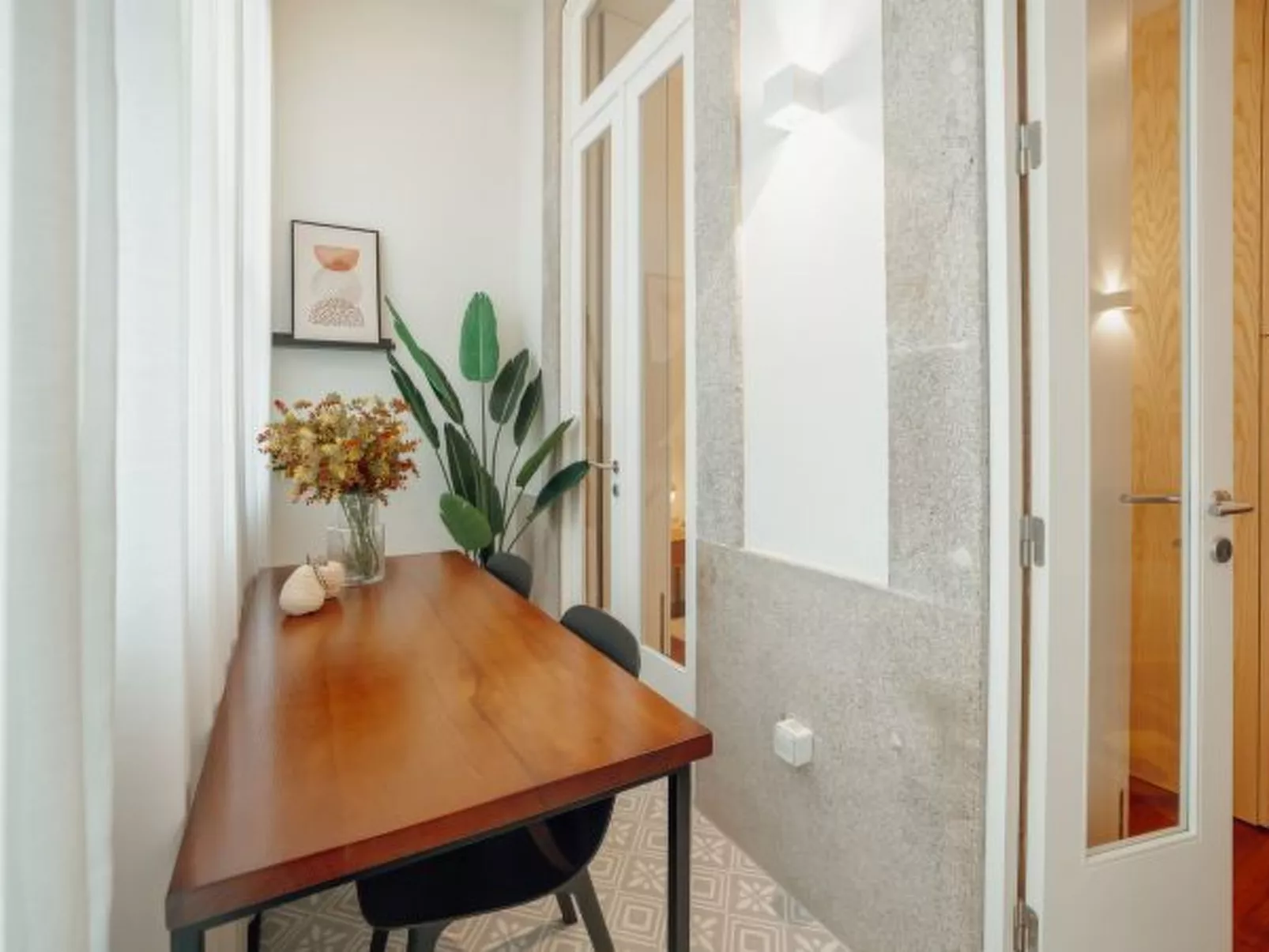 HOME WITH A POOL by VACATIONY - Binnen