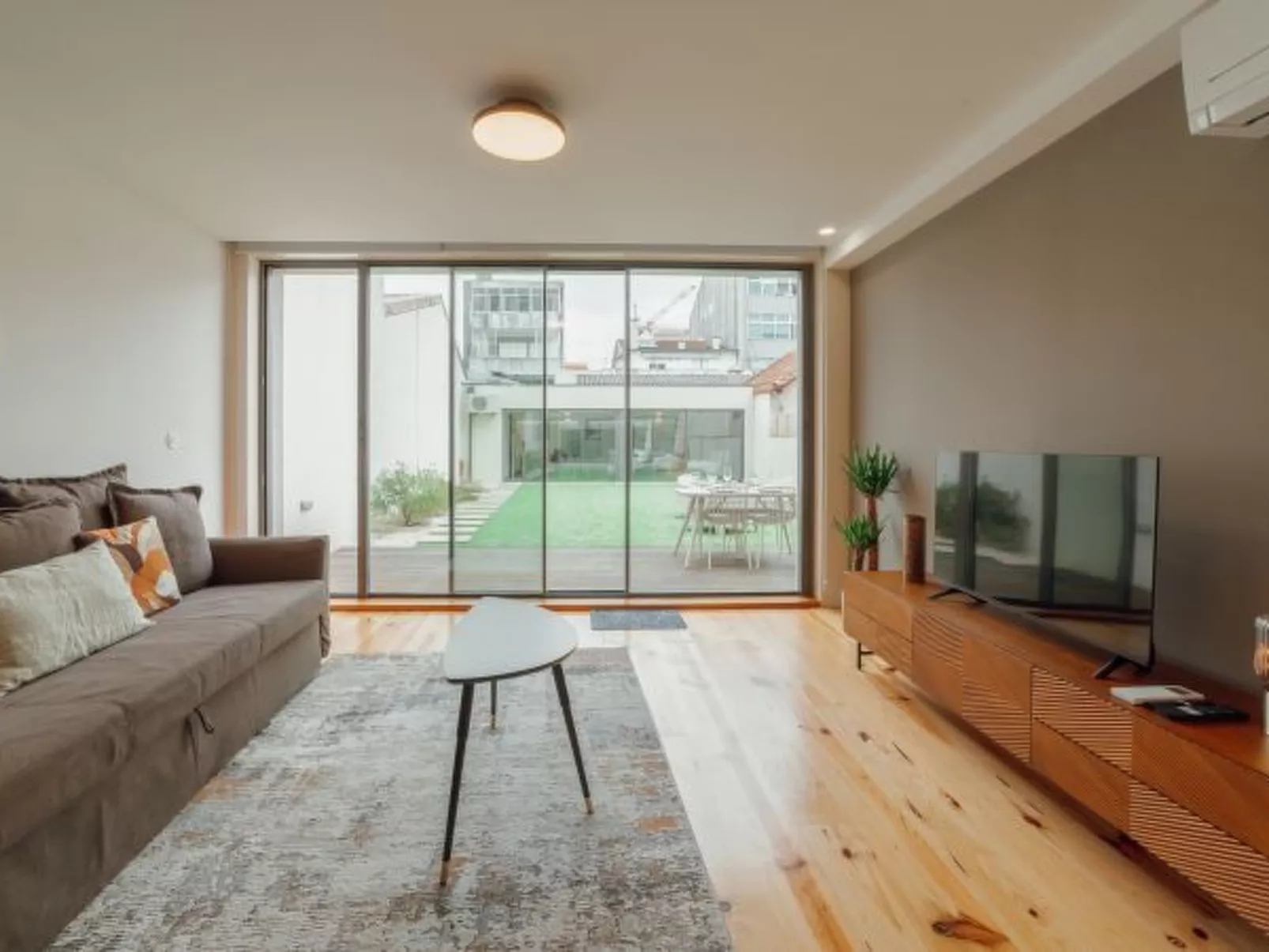 GAIA PREMIUM A WITH TERRACE by VACATIONY - Binnen