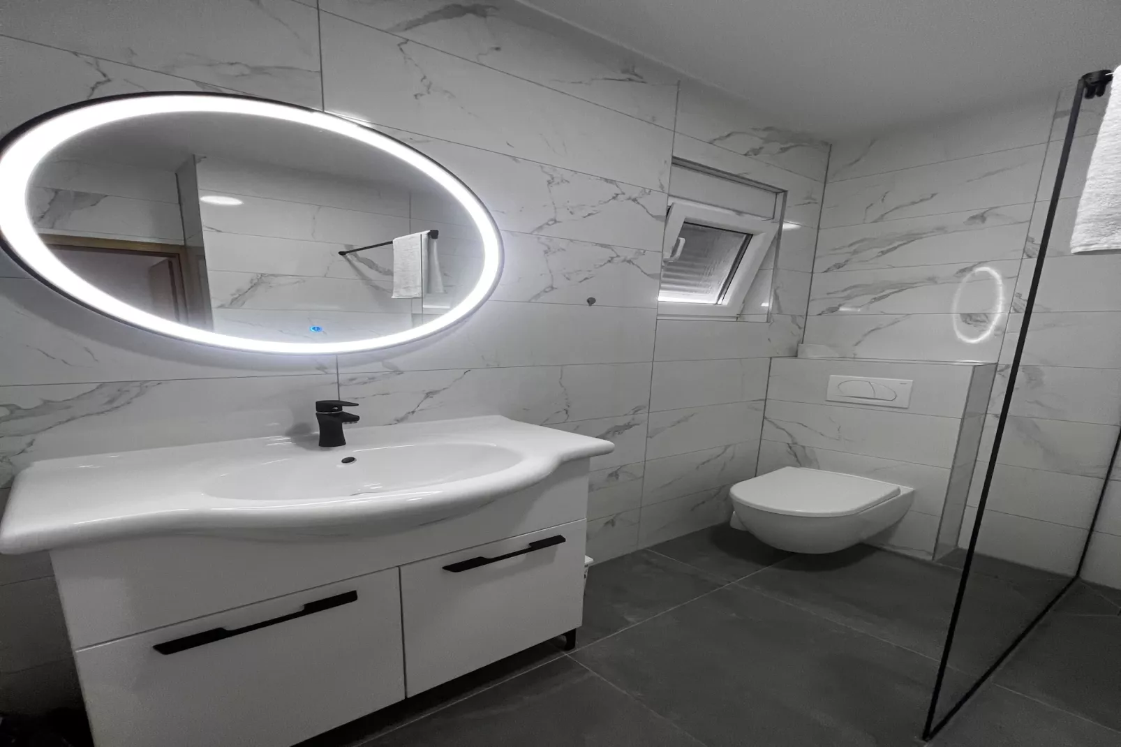 Apartment Lavaran 5 - Badkamer