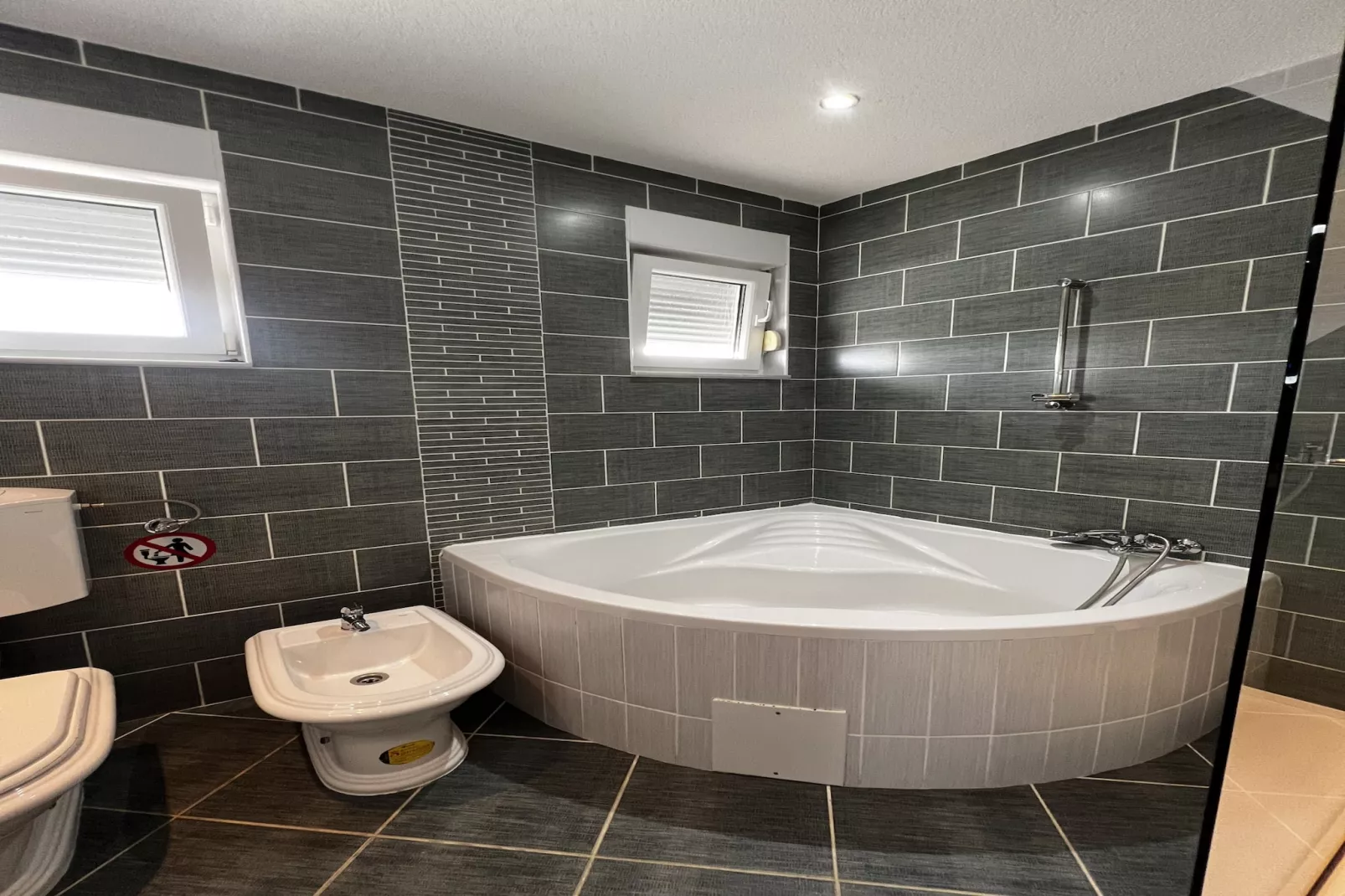 Apartment Lavaran 6 - Badkamer