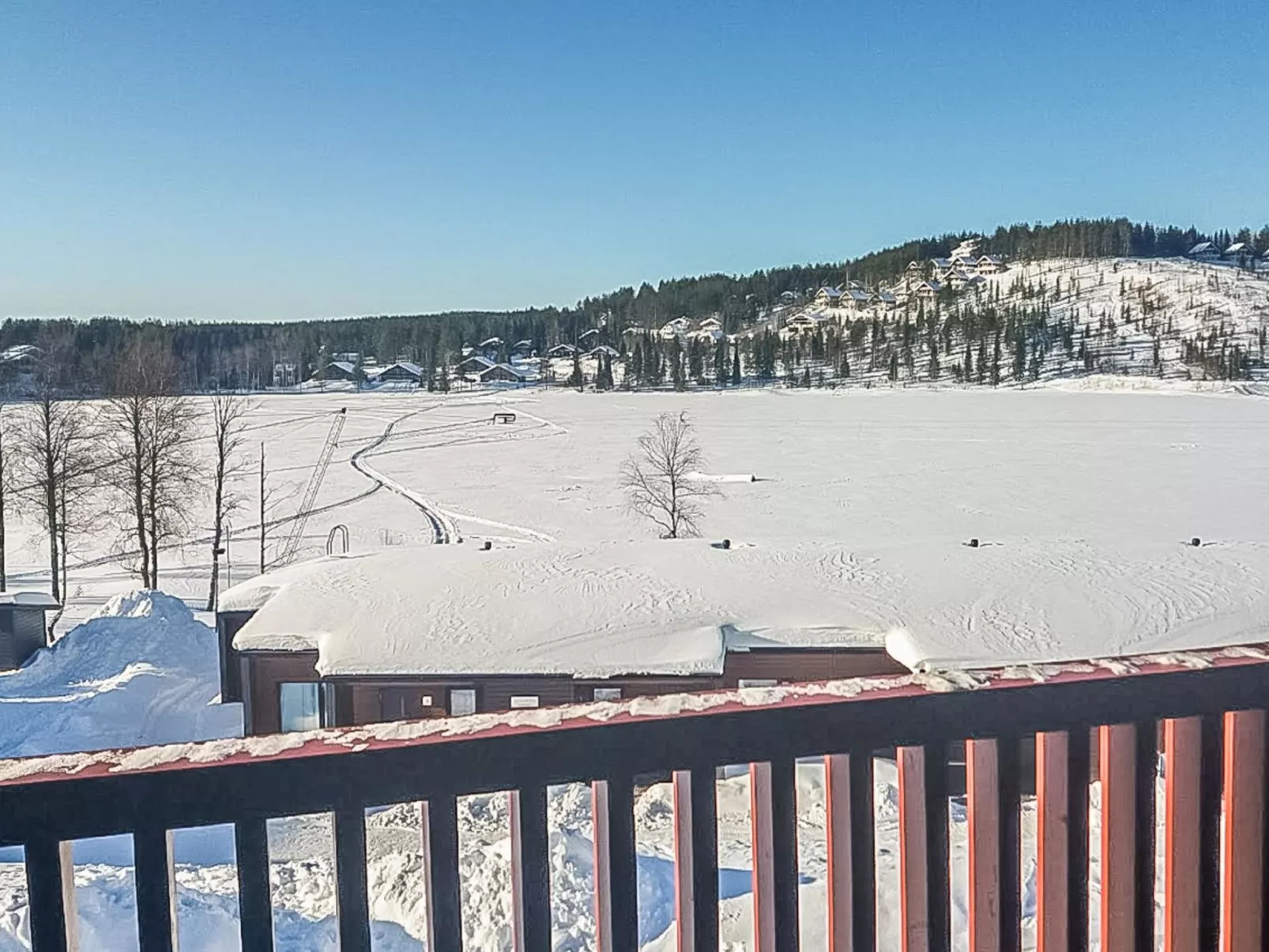 Skivillas 61 ukkohalla (b1) - Binnen