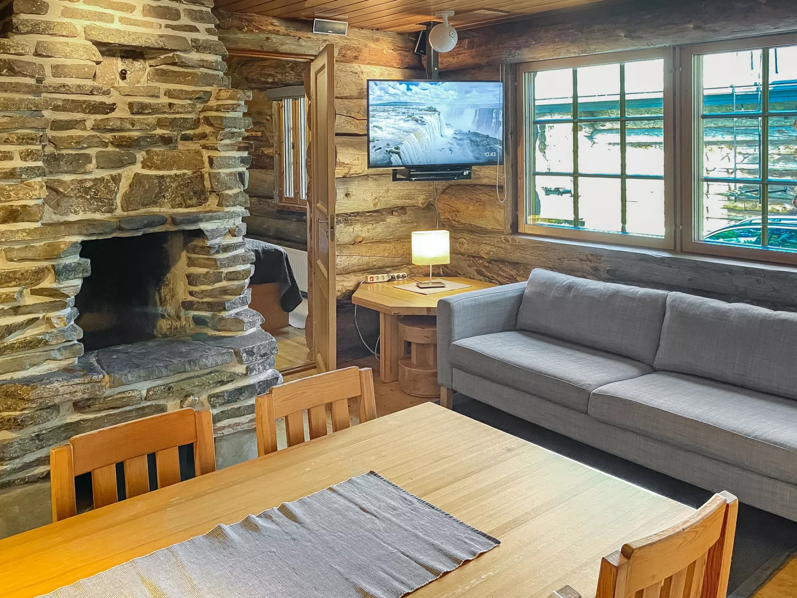 Kuusi-ruka 6 - Binnen