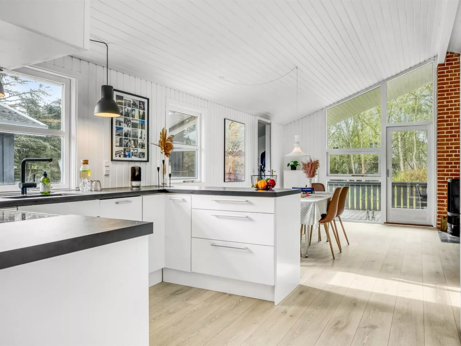 "Annamie" - 1.8km from the sea - Binnen