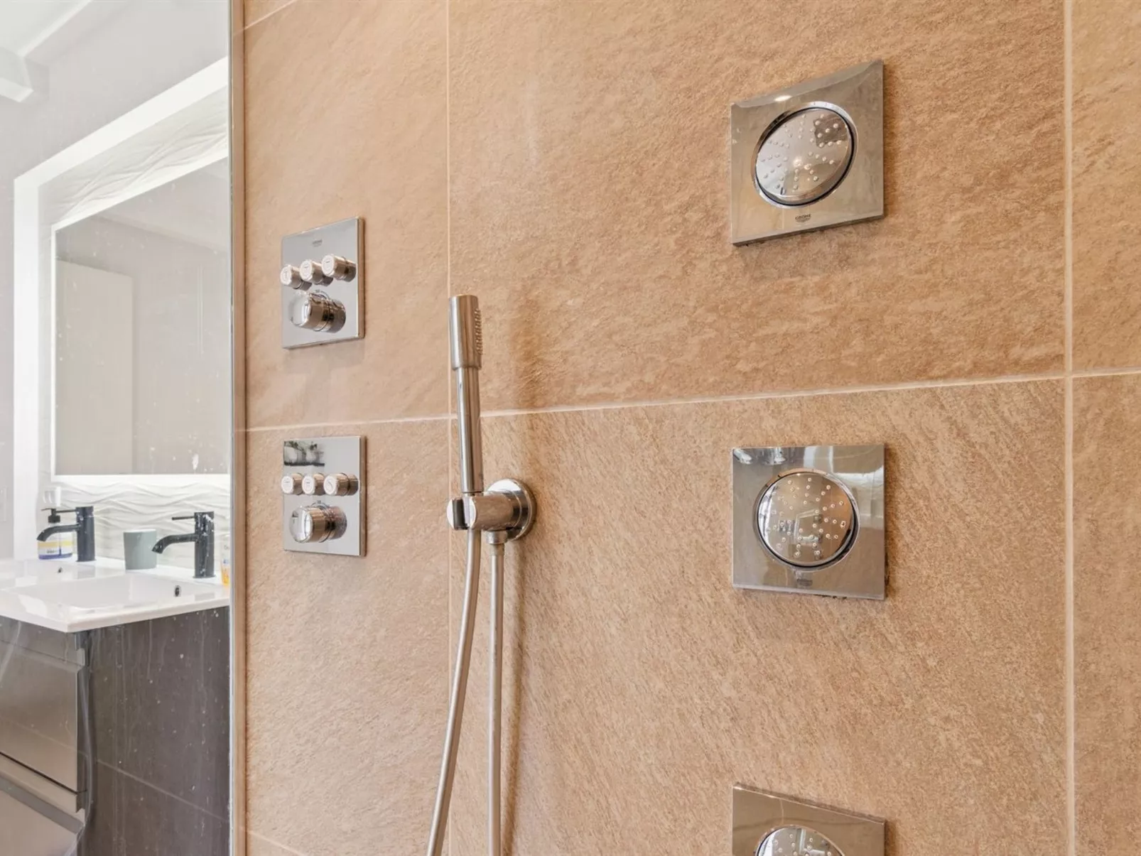 "Rusalina" - 20m from the sea - Binnen