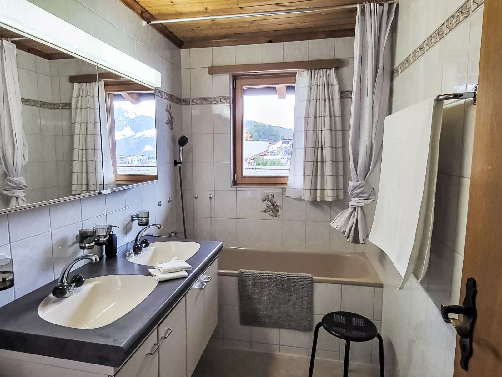 Chalet mit Bergsicht - Binnen