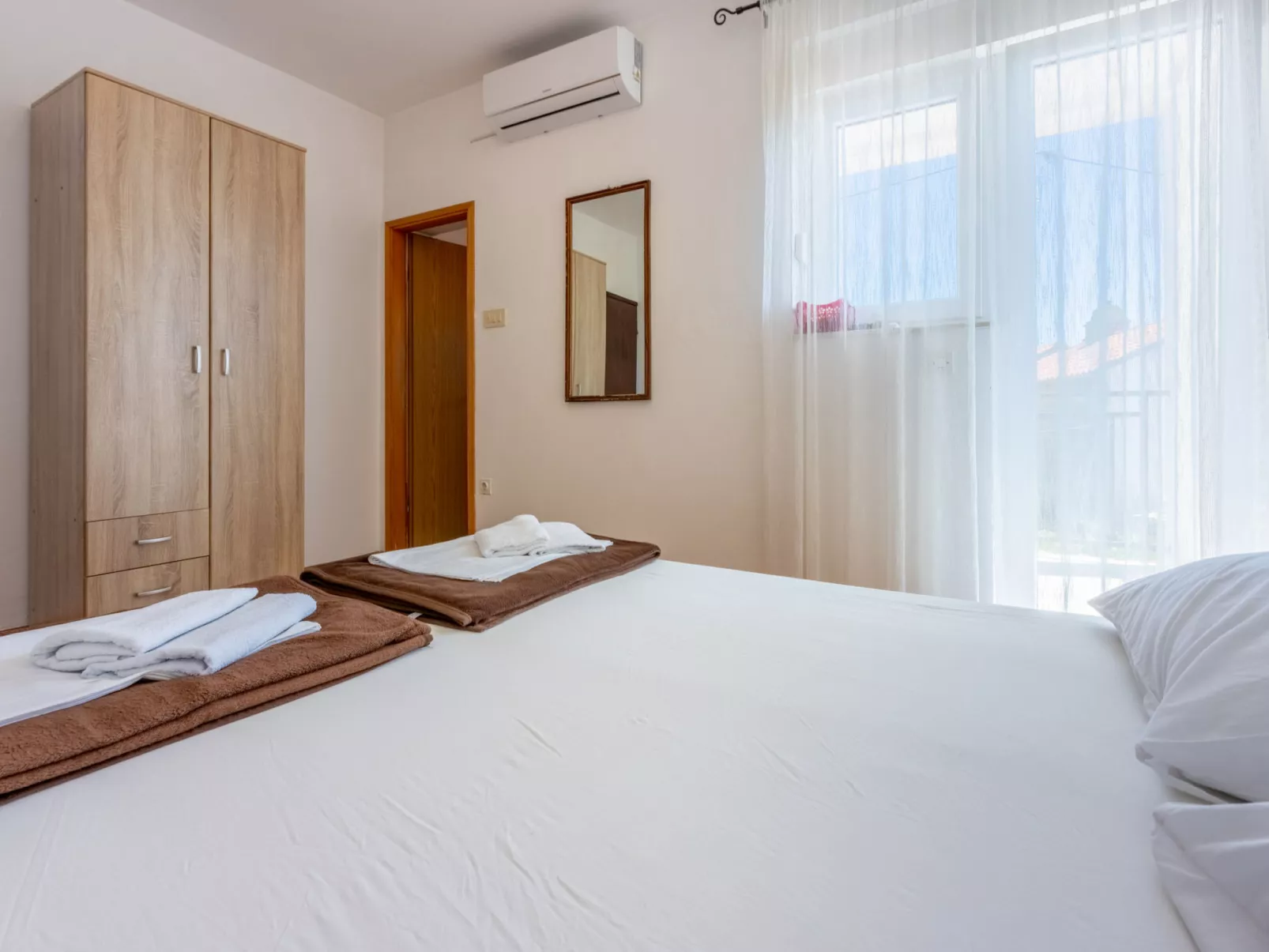 TUSTONJIC SOBA 1 / HR-10793-03 - Binnen