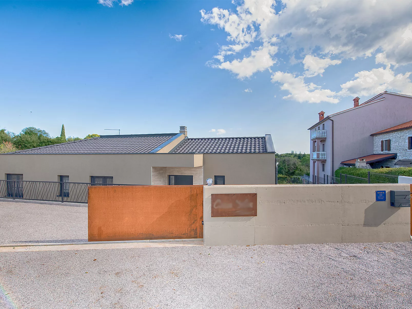 House 2406 - Image-tags.info