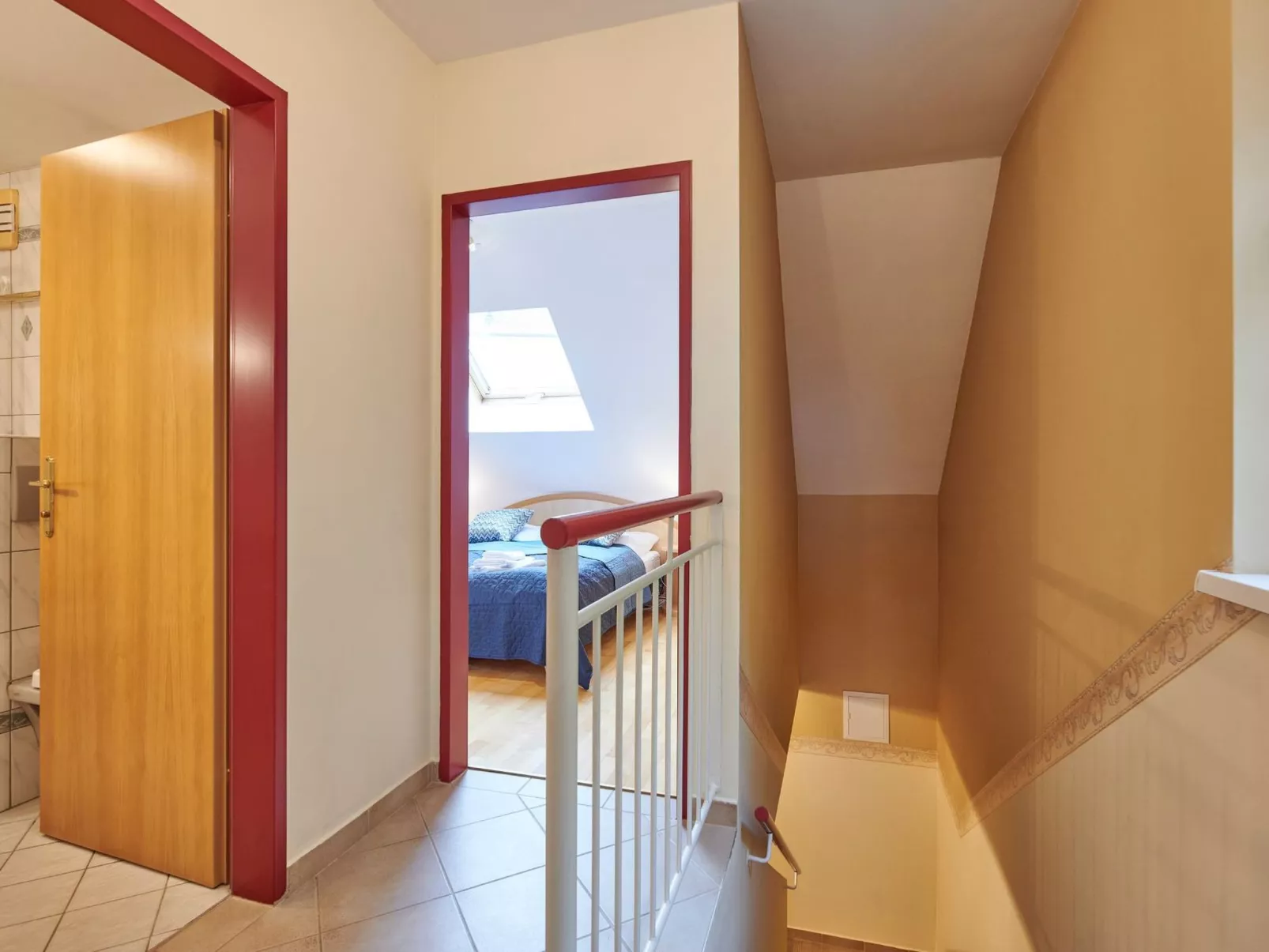 DAS BURGENNEST - Binnen