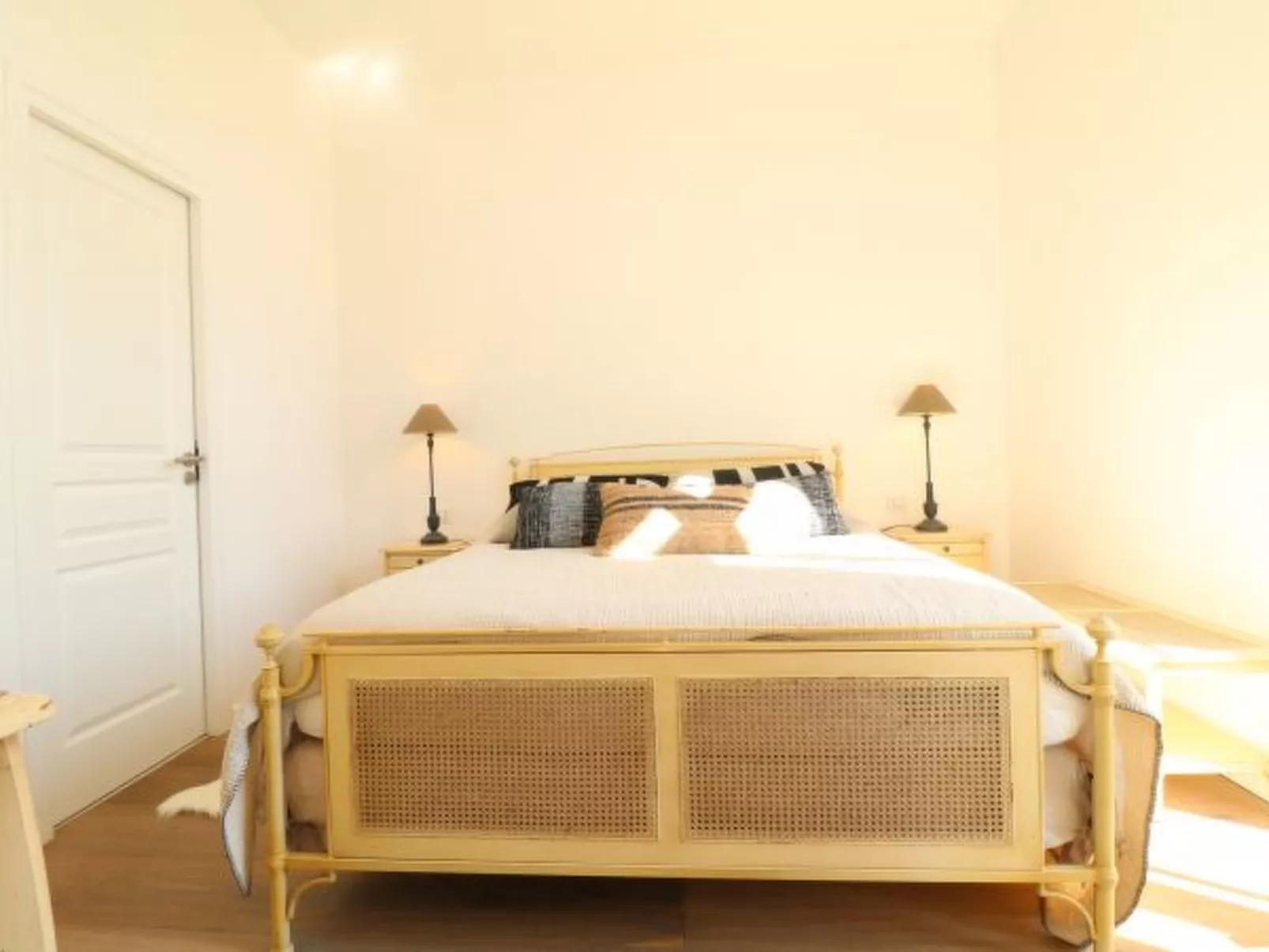 Beautiful 3 bedroom Carlton Canada 403 - Image-tags.info