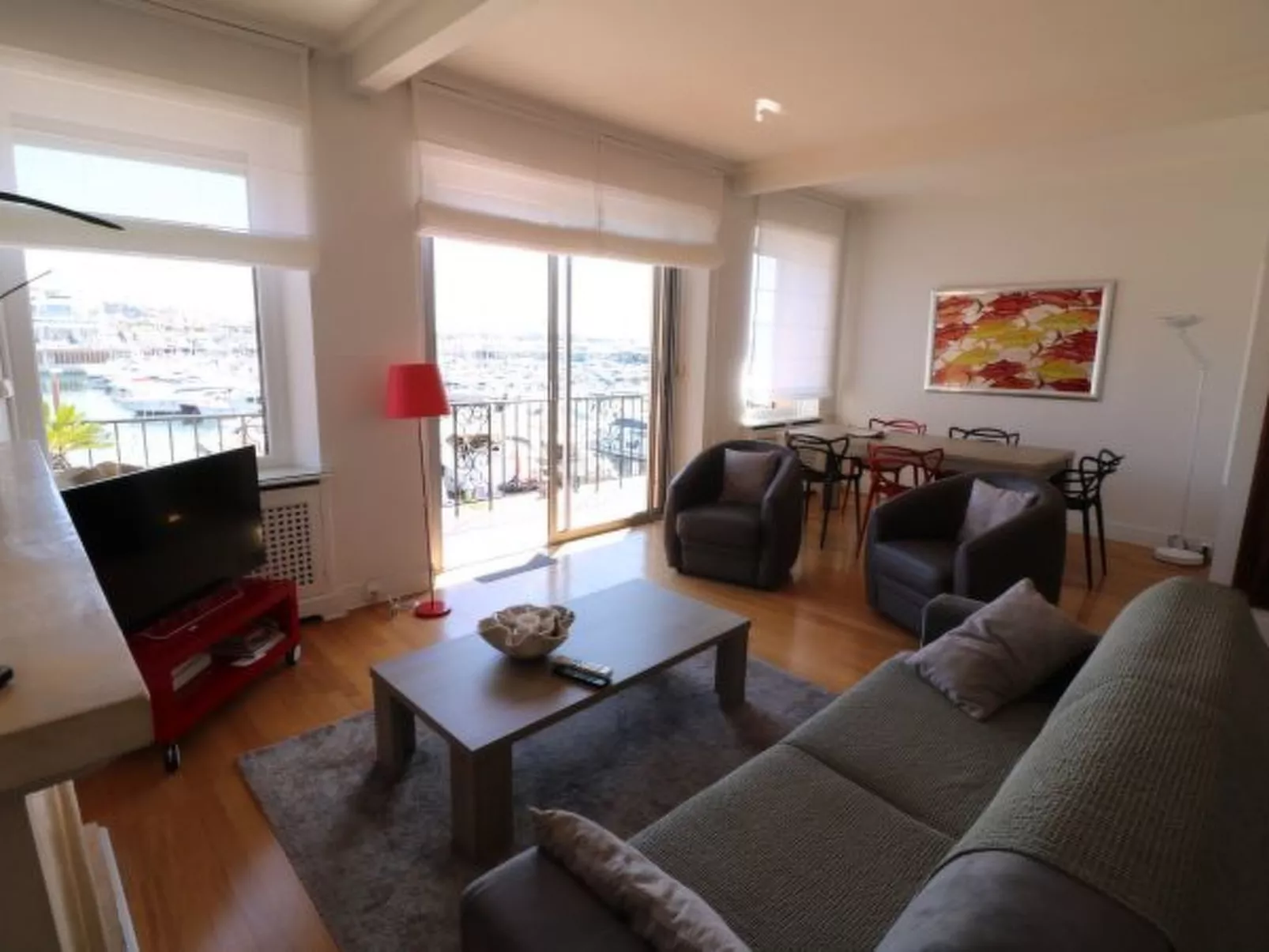 1 bedroom with view on the Old Port 267 - Image-tags.info