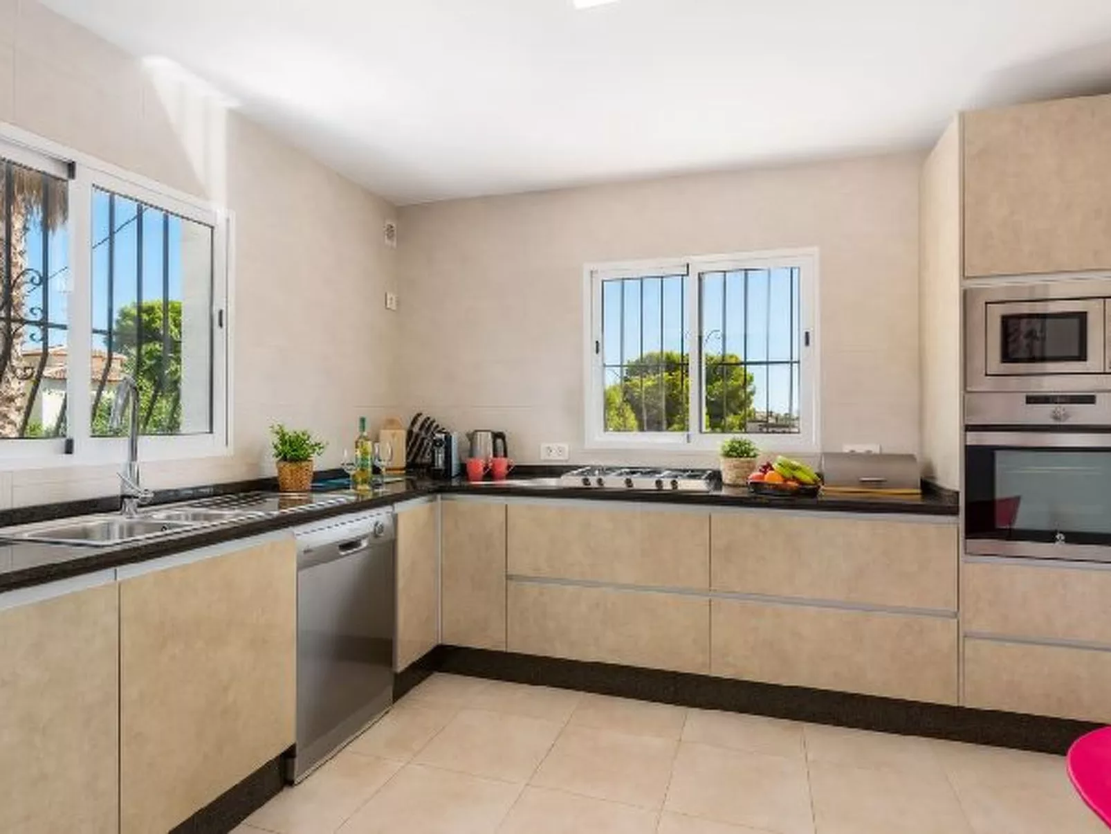 Villa Watsi - PlusHolidays - Image-tags.info