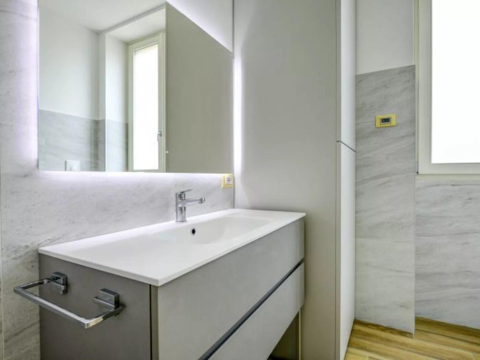 Desenzanoloft Palazzo Visconti-Collo Lungo Giallo - Image-tags.info