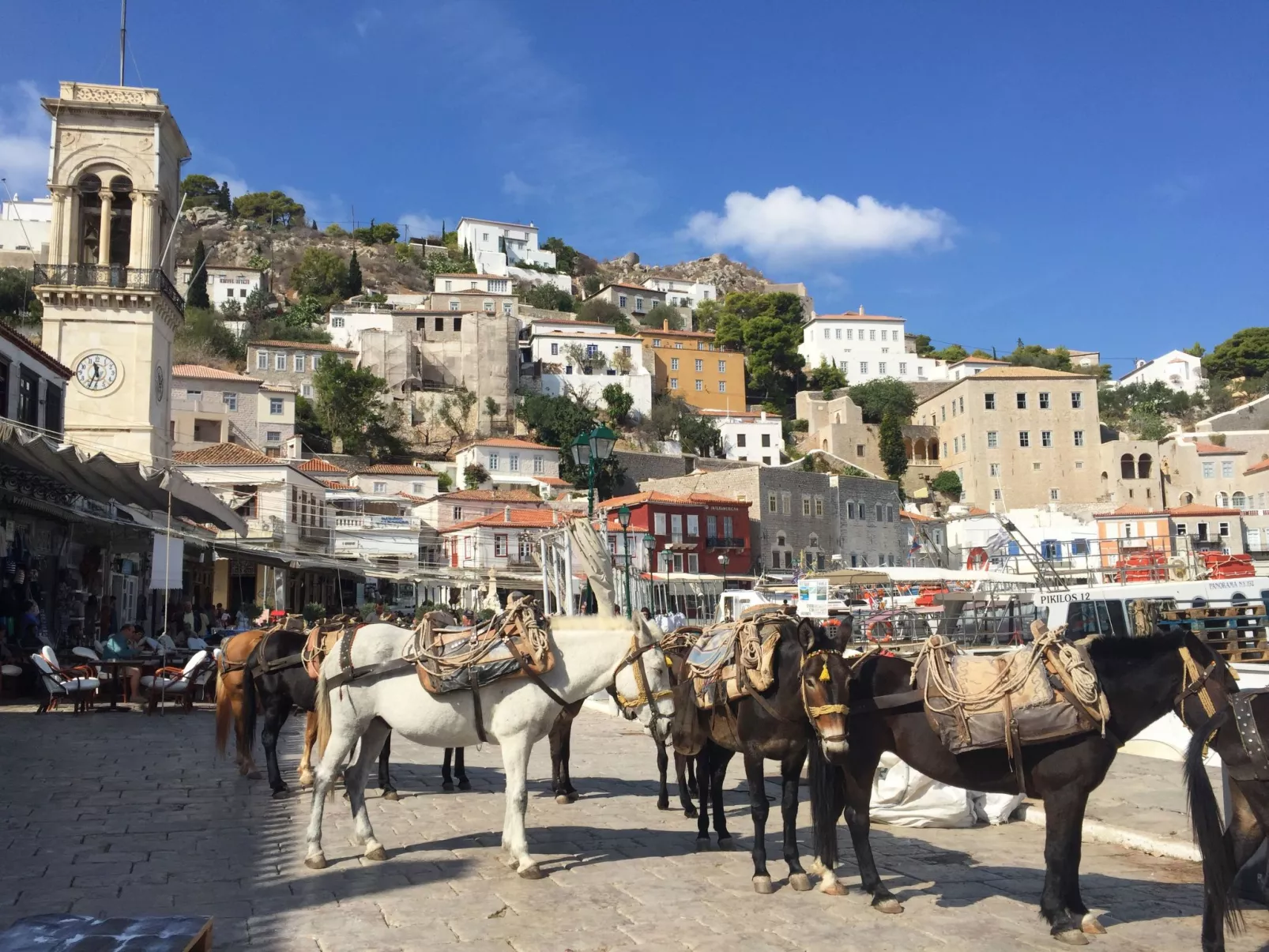 In Ermioni mit Grill, gemeinschaftlichem Pool und Terrasse - Buiten