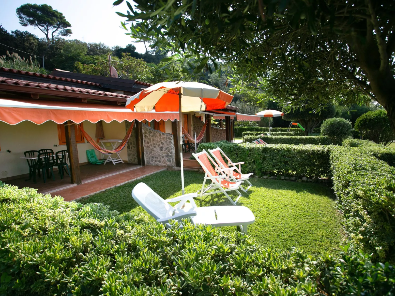 Luxus-Drei-Zimmer-Wohnungen mit großem Garten - Buiten