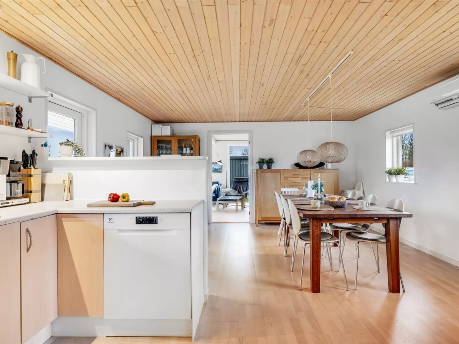 "Sampsa" - 350m from the sea - Binnen