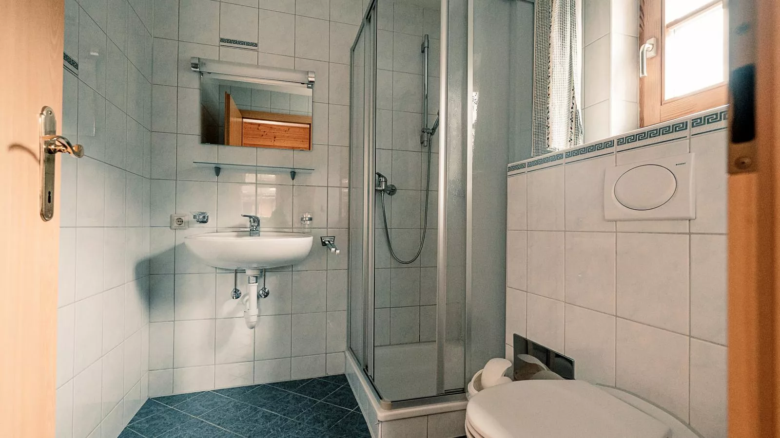 Urige Doppelhaushälfte 15-Badkamer