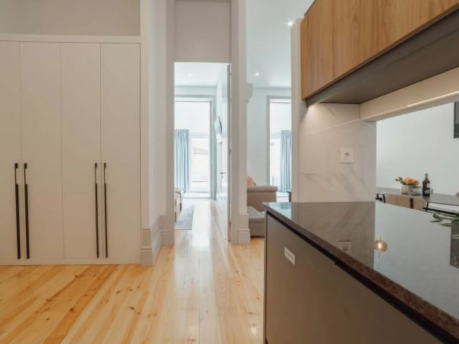 HEART OF PORTO APARTMENT B TERRACE by VACATIONY - Binnen