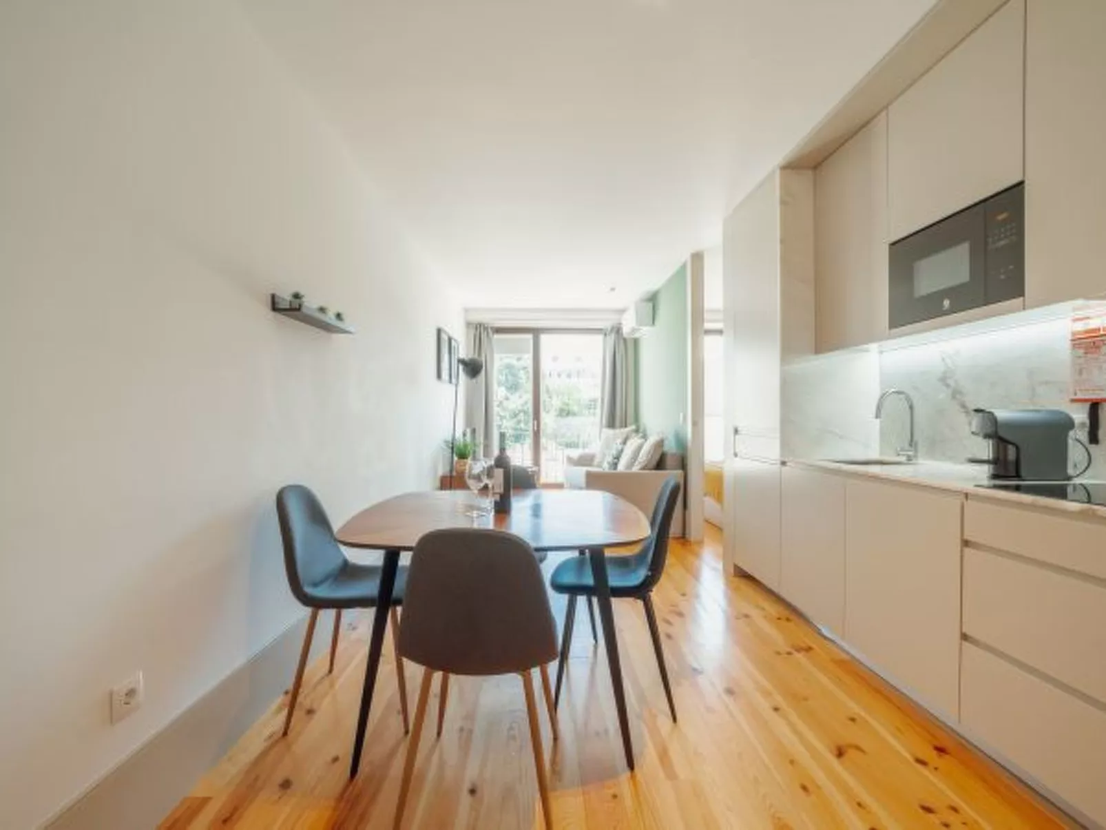 LEGACY OPORTO PREMIUM APARTMENT C by VACATIONY - Binnen