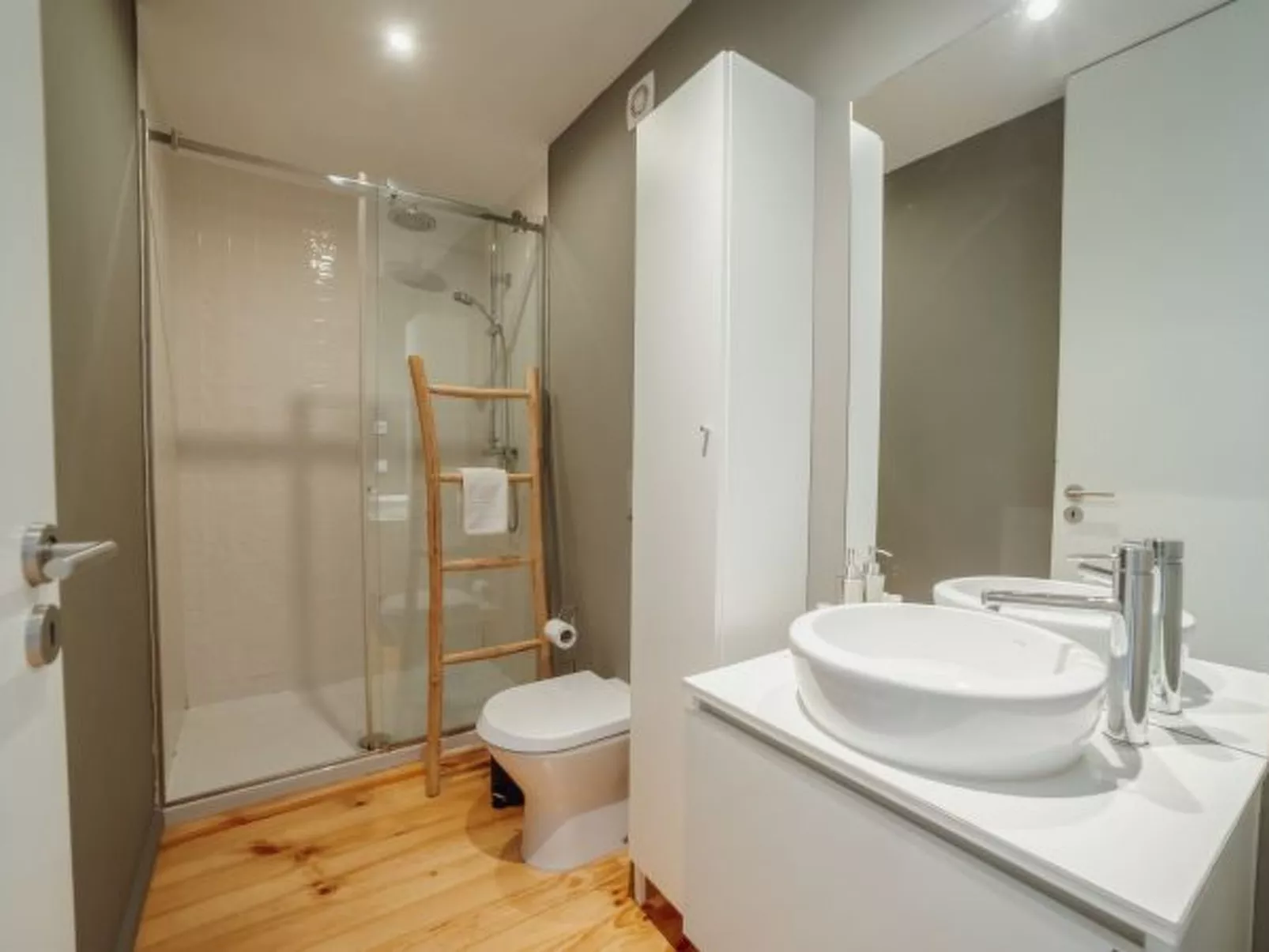 DOWNTOWN EXCELLENCE APARTMENT by VACATIONY - Binnen