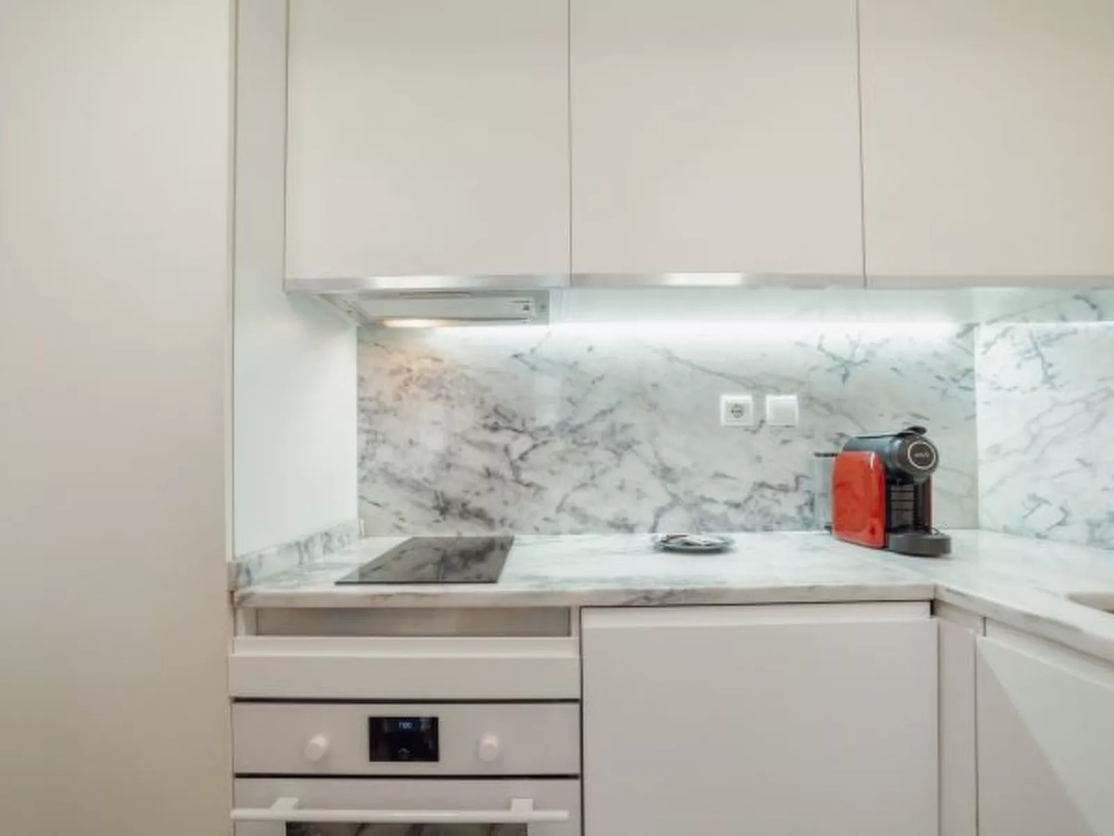 DOWNTOWN CHARMING by VACATIONY - Binnen