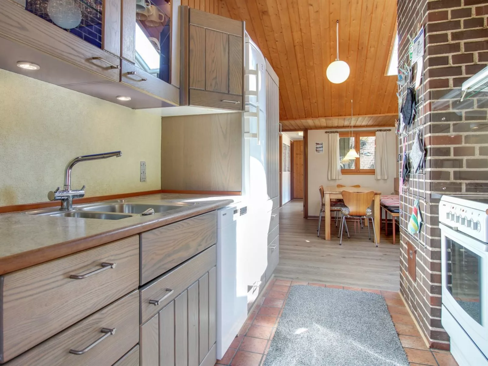 "Etti" - 1km from the sea - Binnen