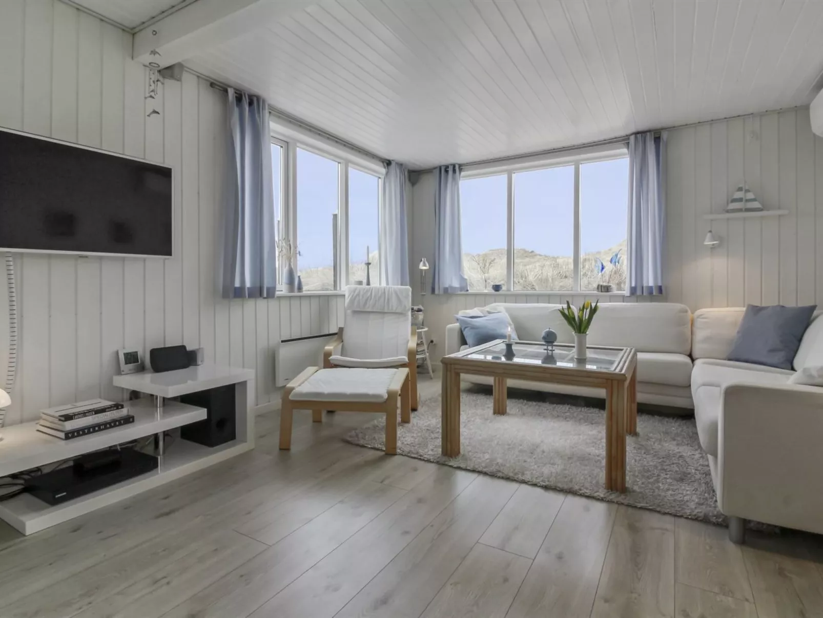 "Ingvild" - 150m from the sea - Binnen