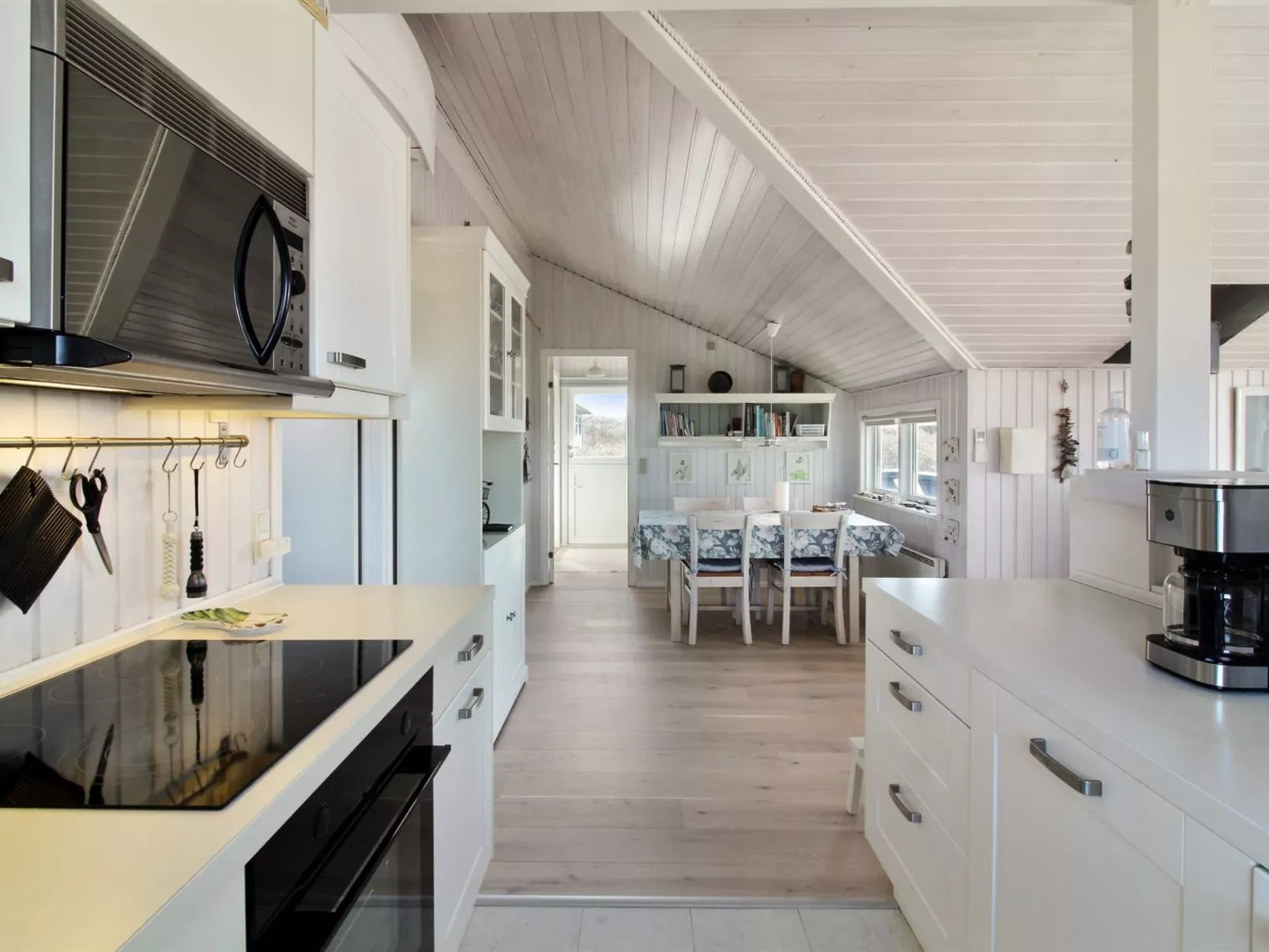 "Minka" - 58m from the sea - Binnen