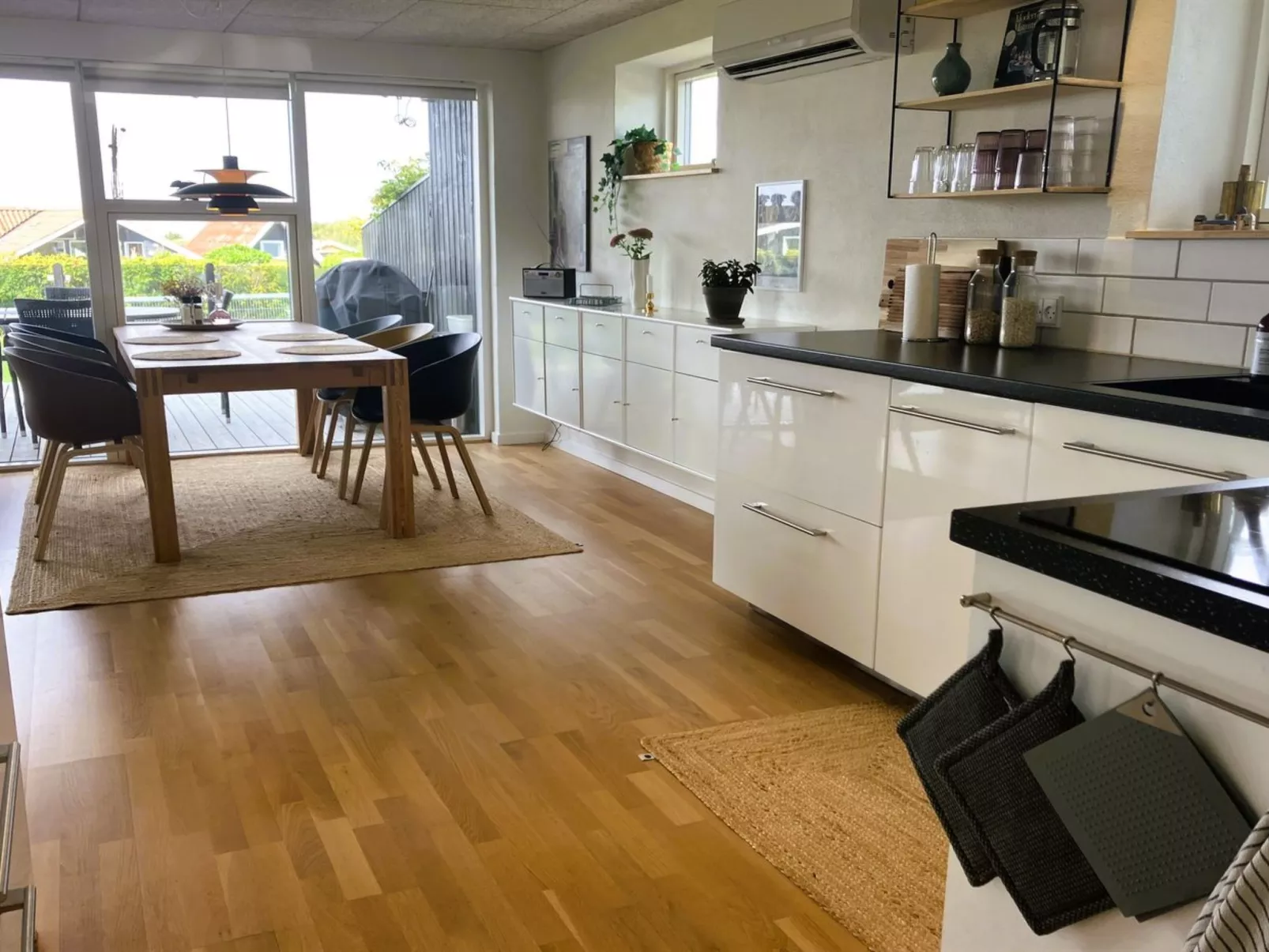 "Carlene" - 350m from the sea - Binnen