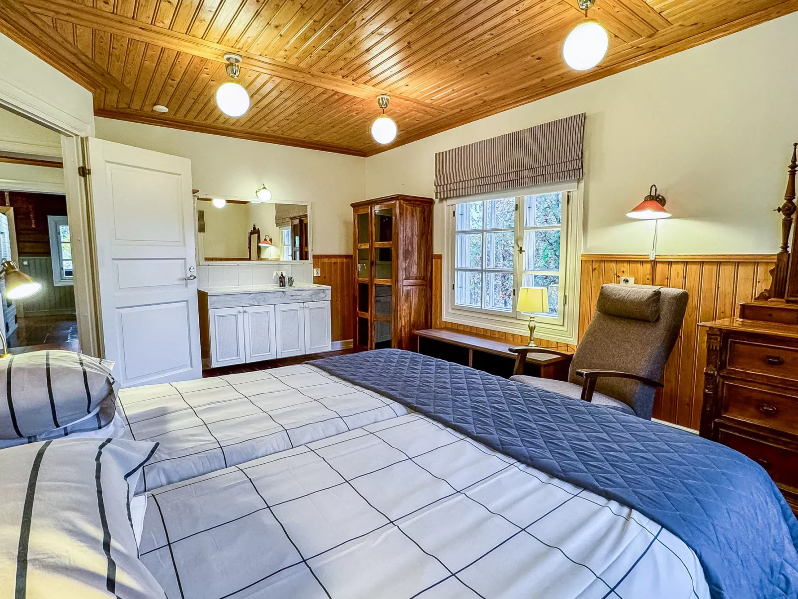 Peltosirkku - Binnen