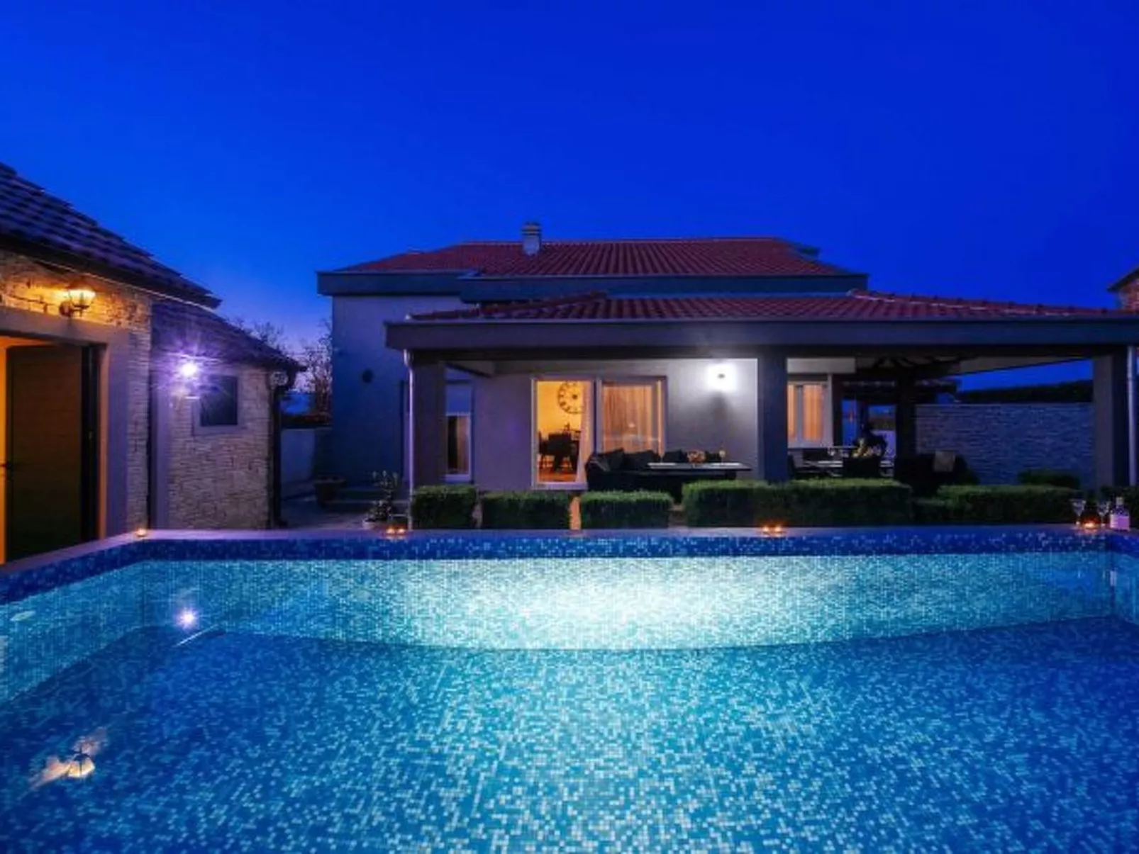 Villa Enna with heated pool - Image-tags.info