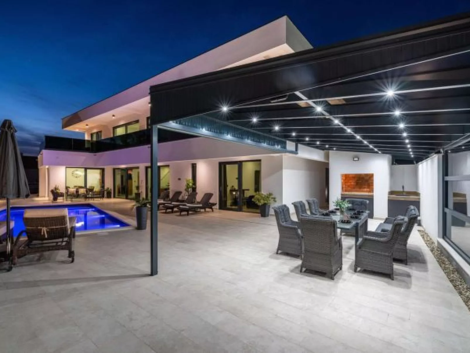 Villa Royal Hill with pool - Image-tags.info